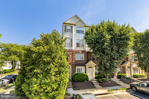 Photo of 1737 Kingsgate Court, ALEXANDRIA, VA 22302 (MLS # VAAX2060940)