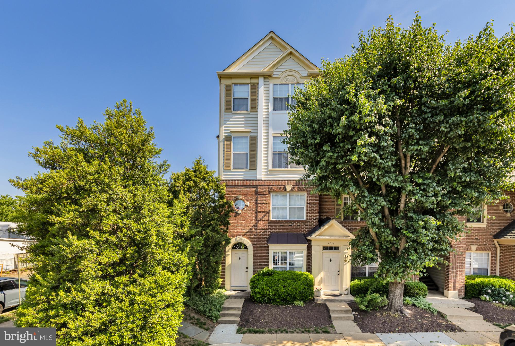 1737 KINGSGATE COURT