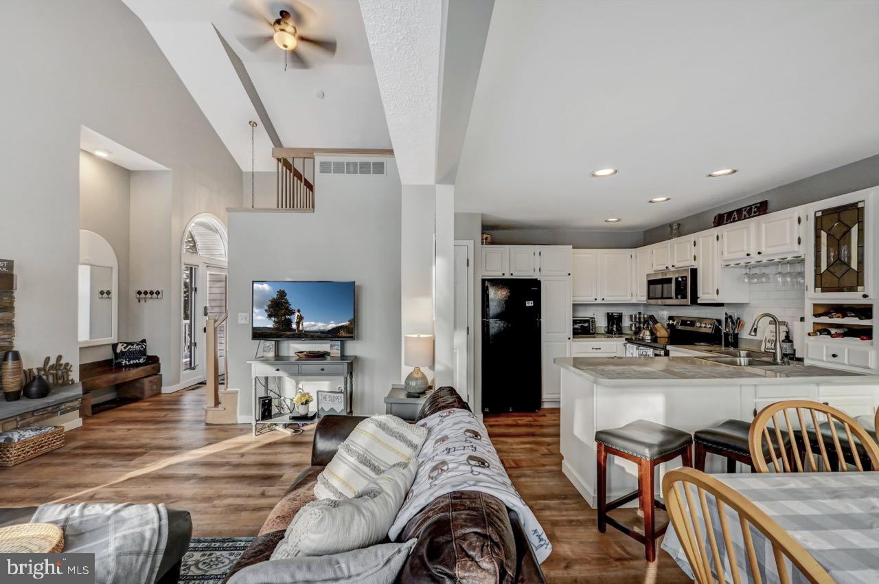 LAURELWOODS - Residential