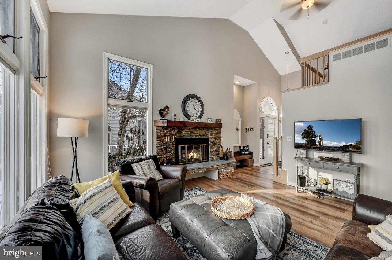 LAURELWOODS - Residential