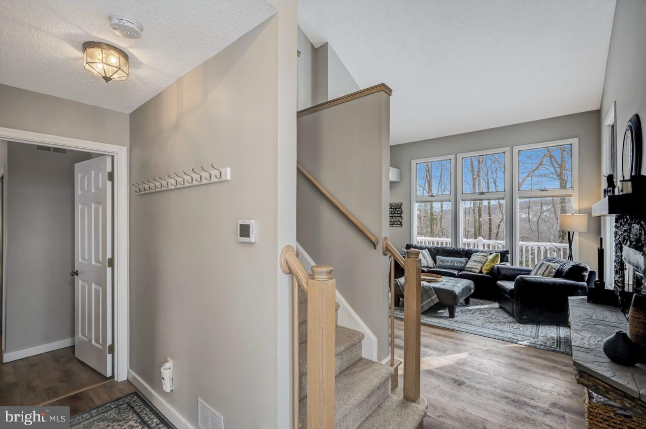 LAURELWOODS - Residential