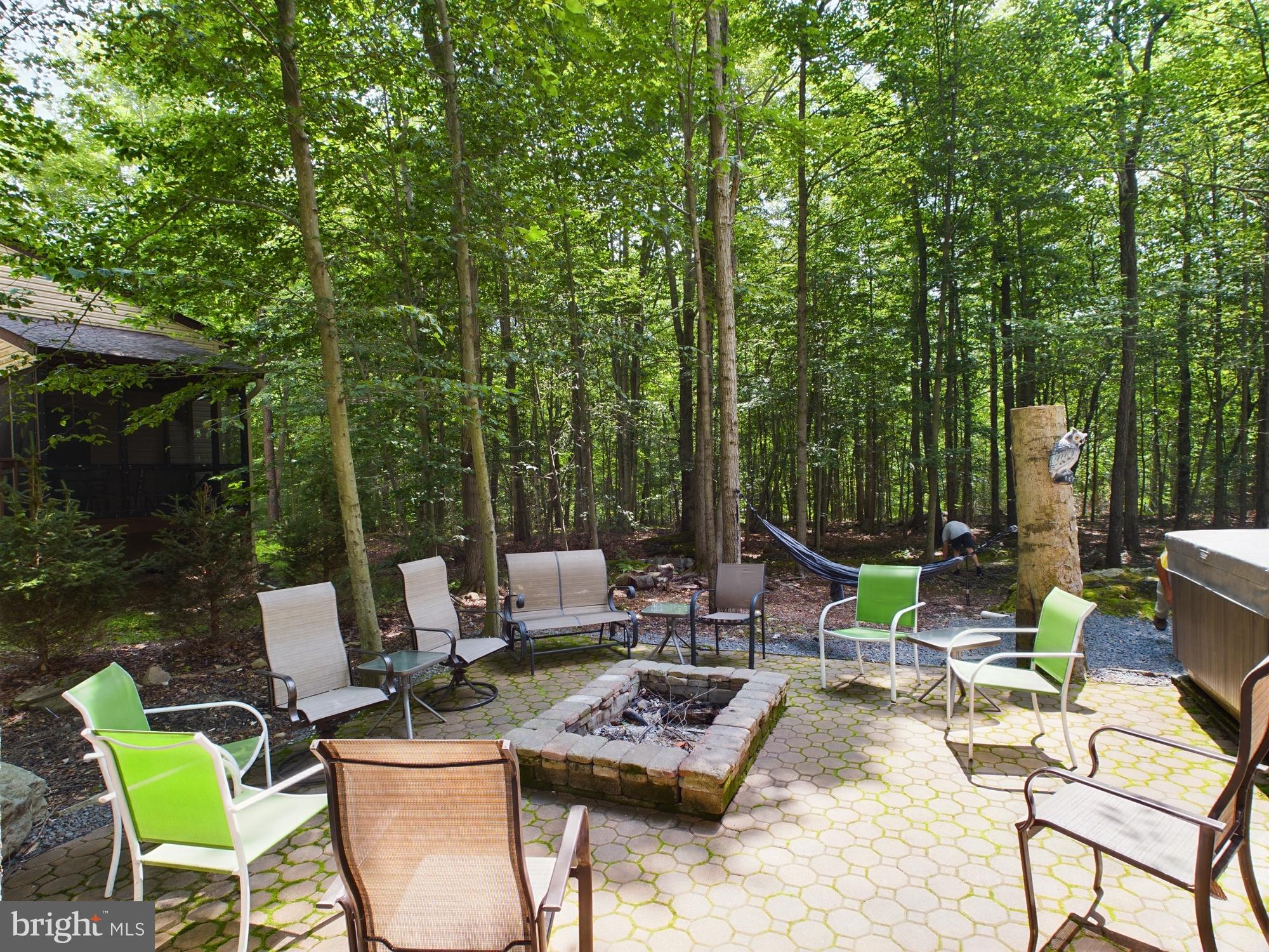 ARROWHEAD  LAKES - Residential