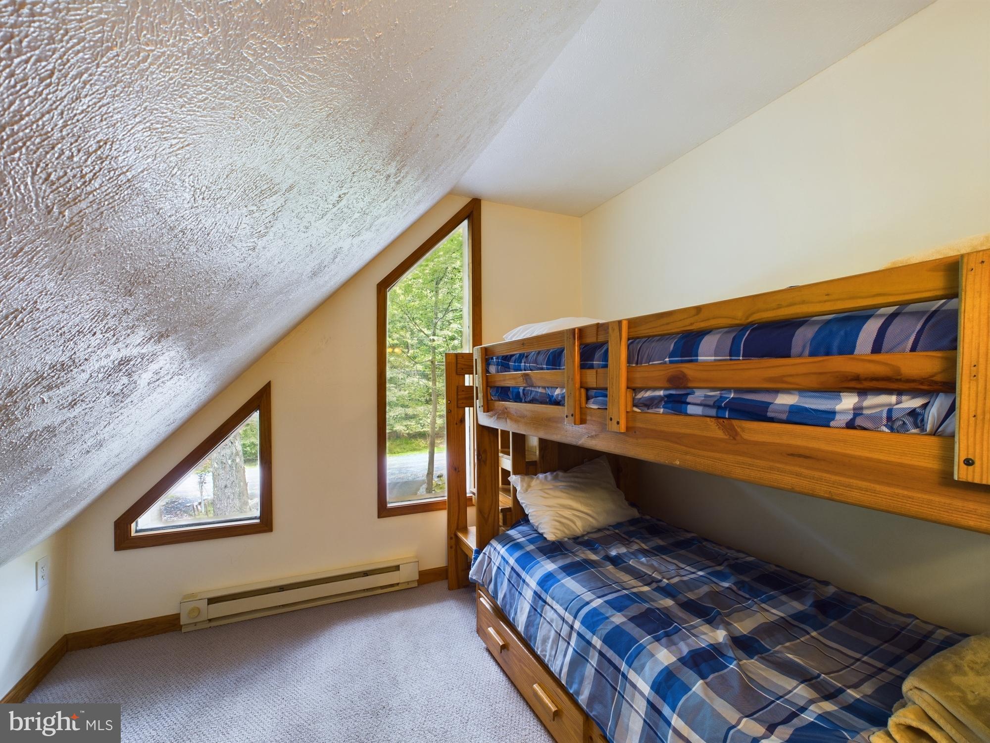 ARROWHEAD  LAKES - Residential