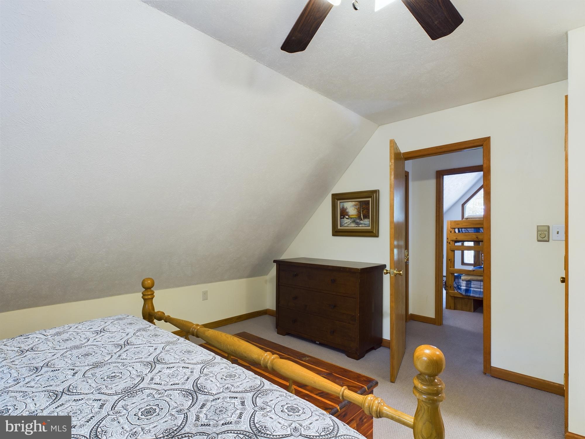 ARROWHEAD  LAKES - Residential