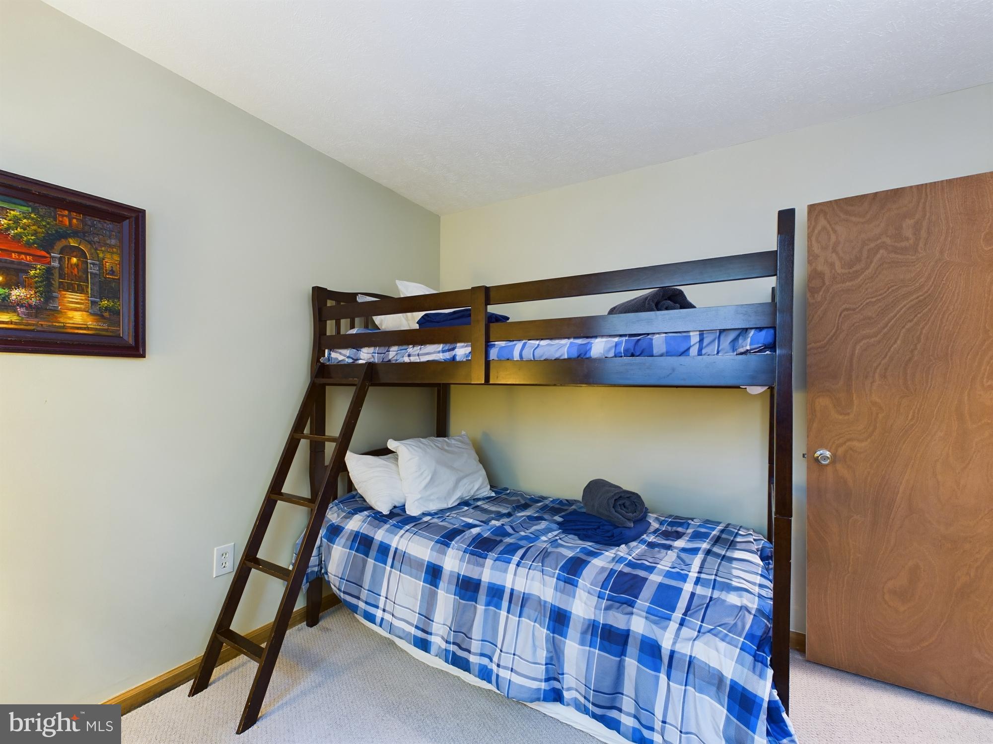 ARROWHEAD  LAKES - Residential
