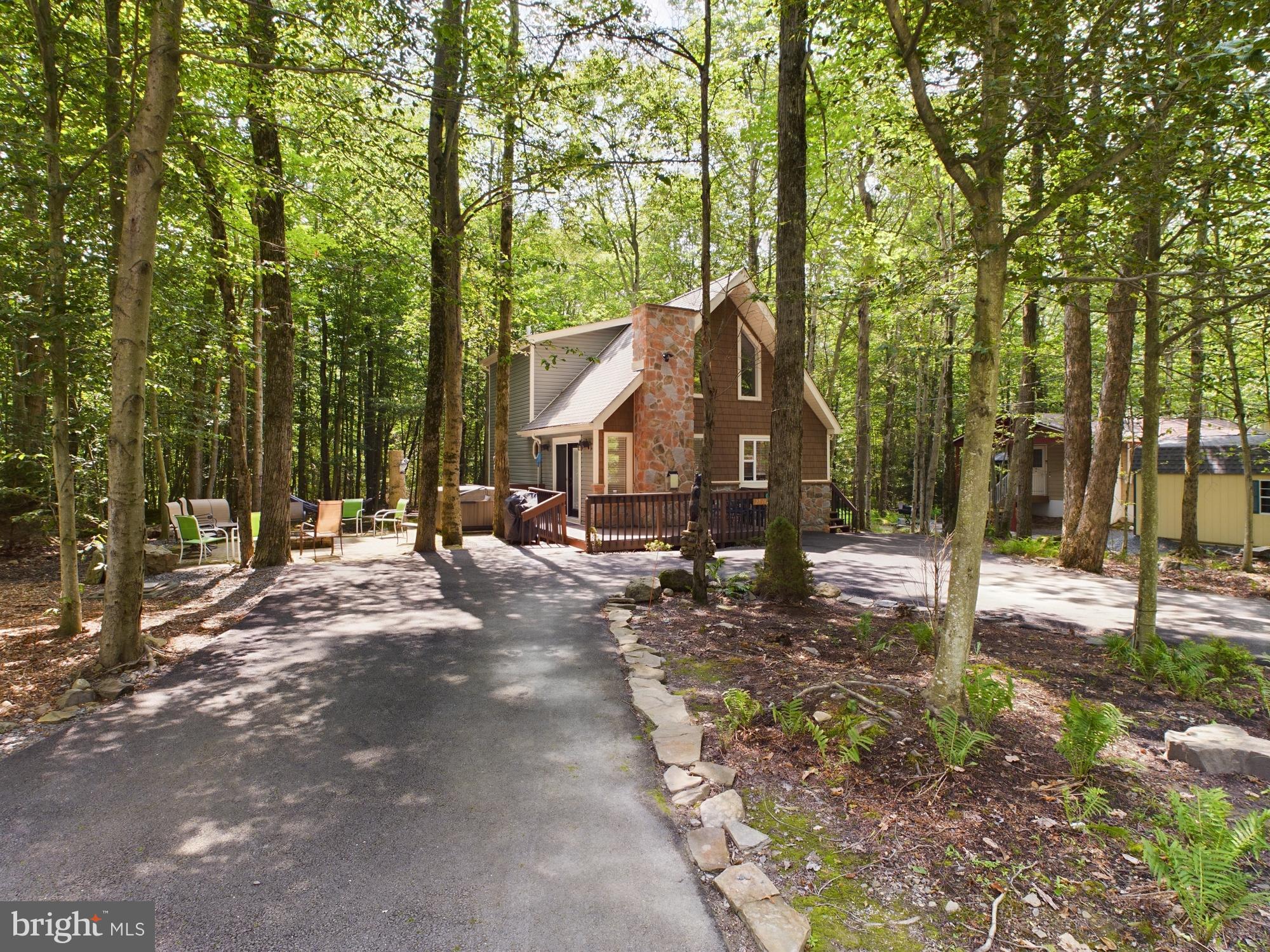 ARROWHEAD  LAKES - Residential