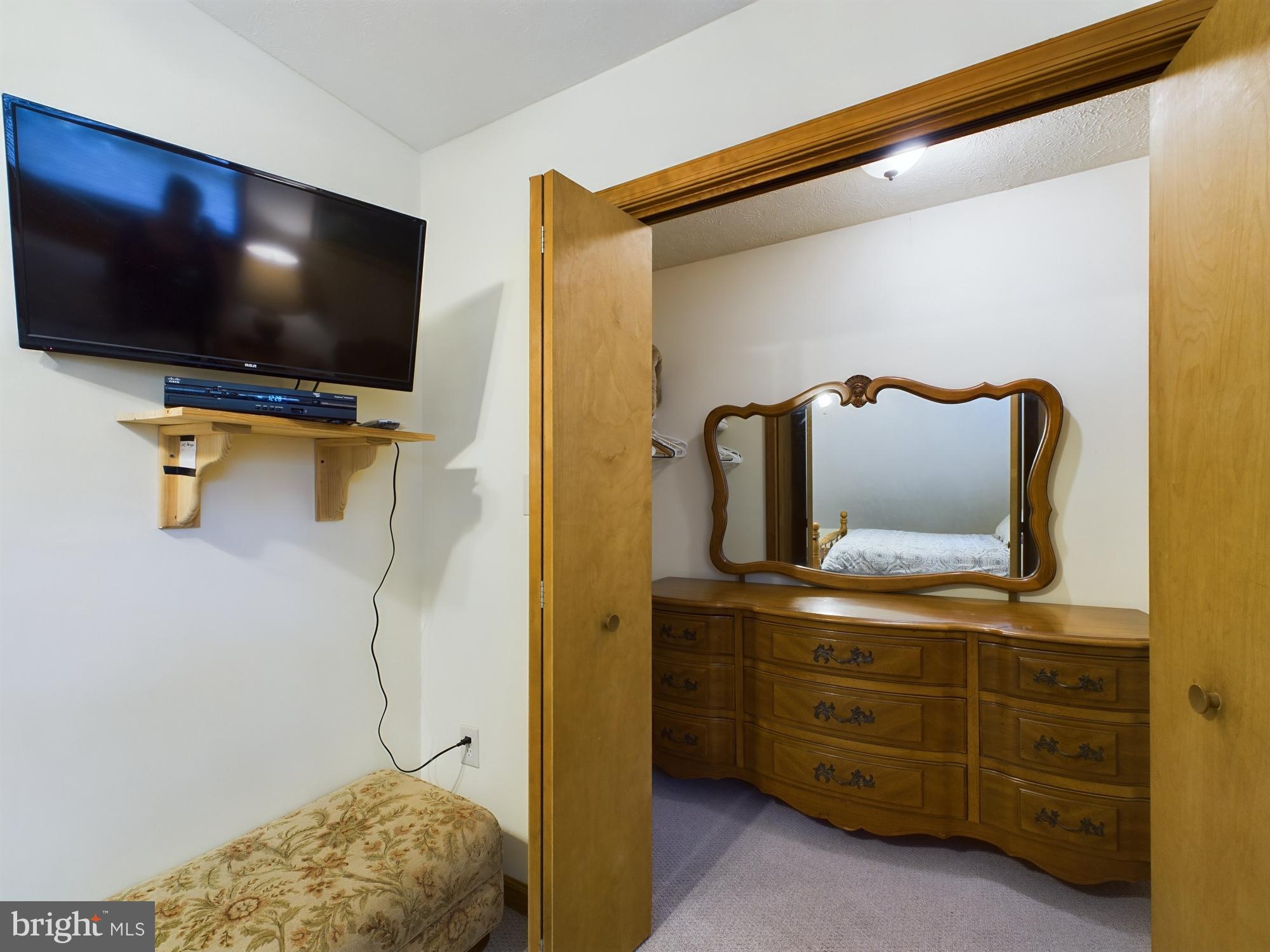 ARROWHEAD  LAKES - Residential