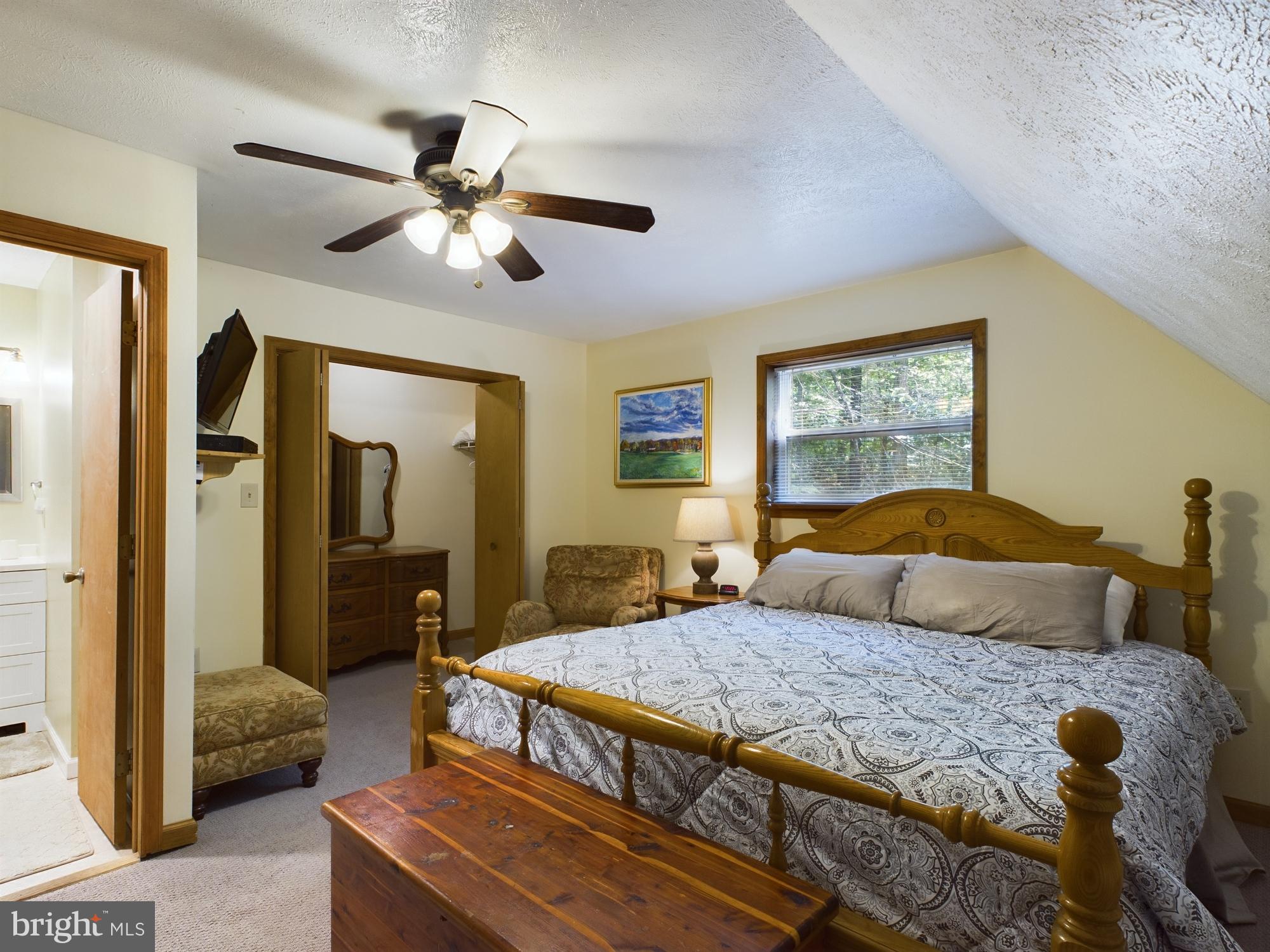 ARROWHEAD  LAKES - Residential