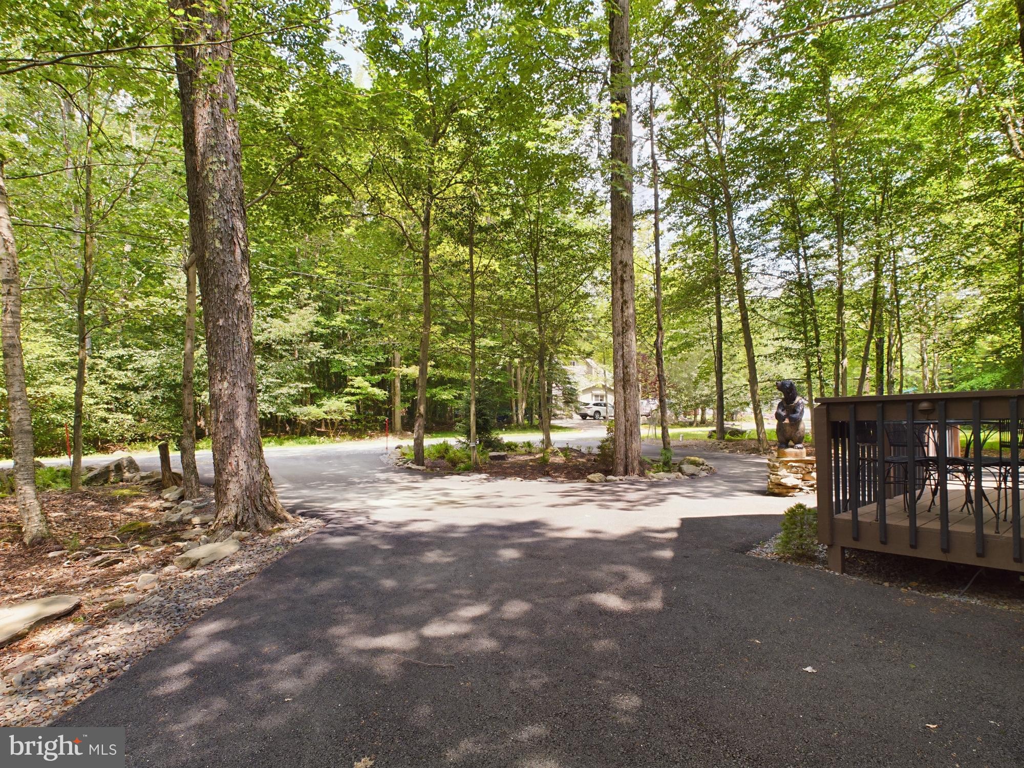 ARROWHEAD  LAKES - Residential