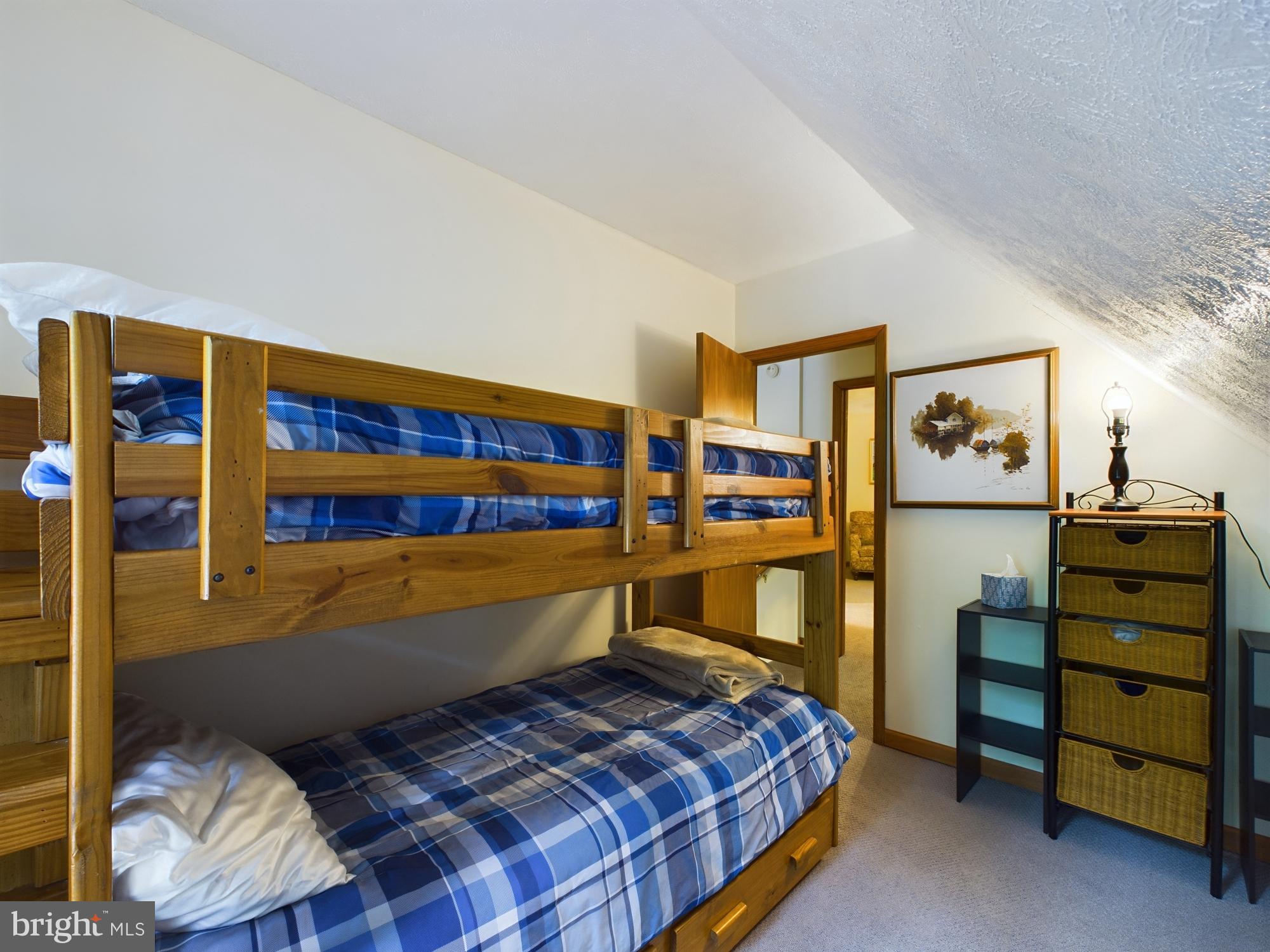 ARROWHEAD  LAKES - Residential