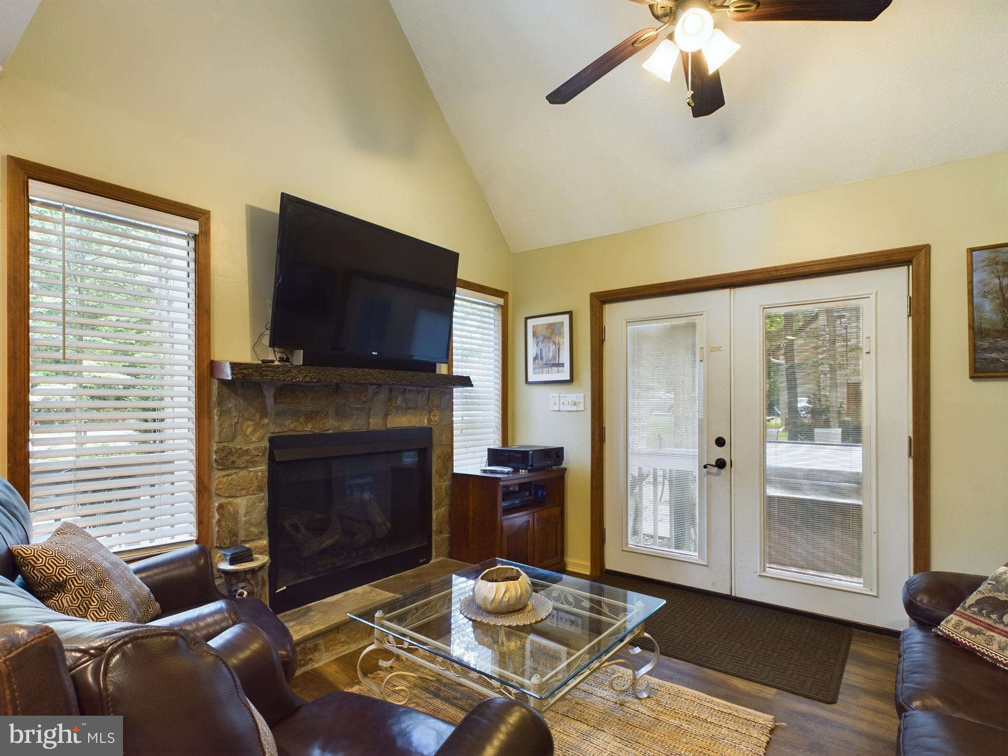 ARROWHEAD  LAKES - Residential