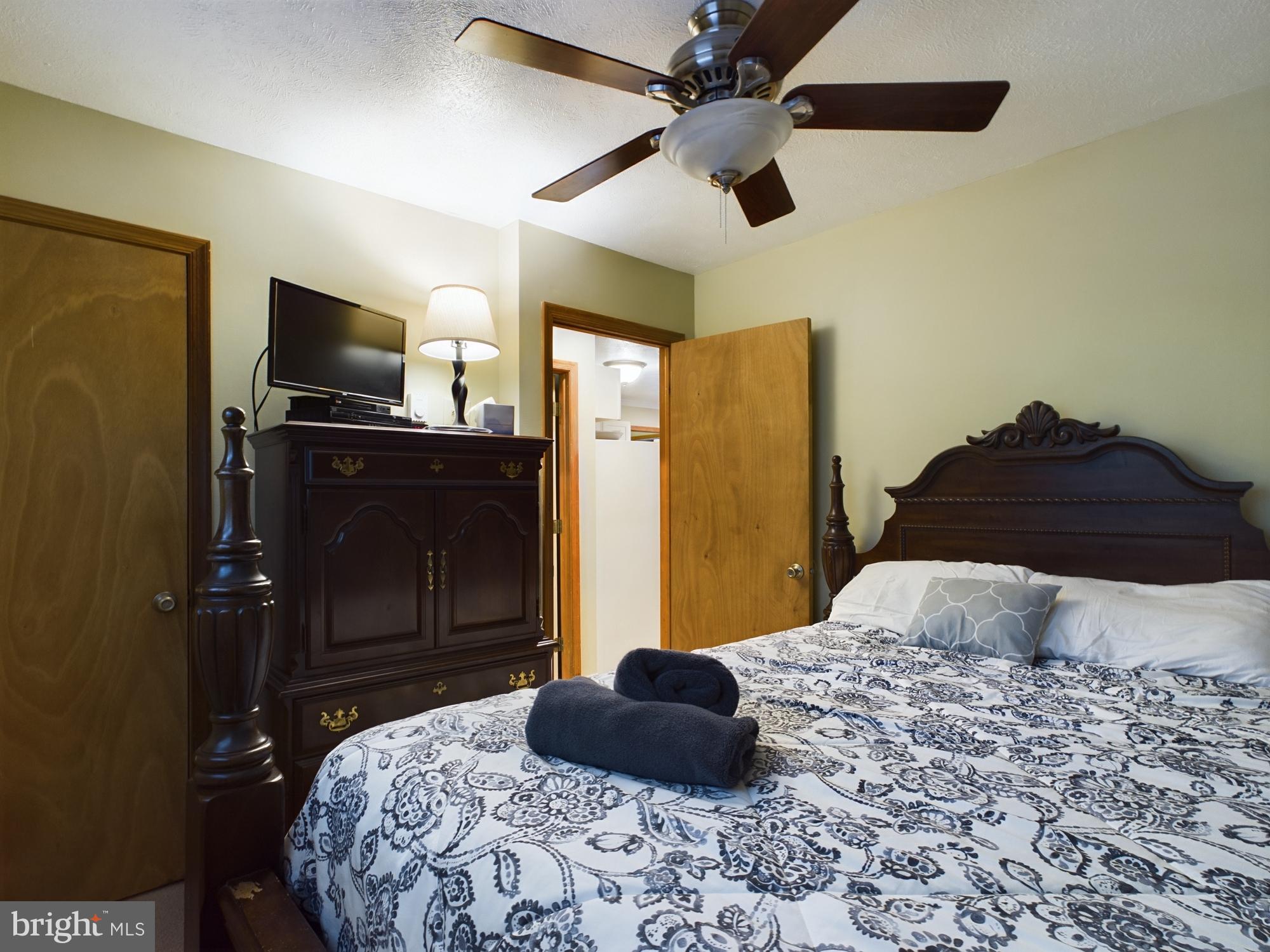 ARROWHEAD  LAKES - Residential