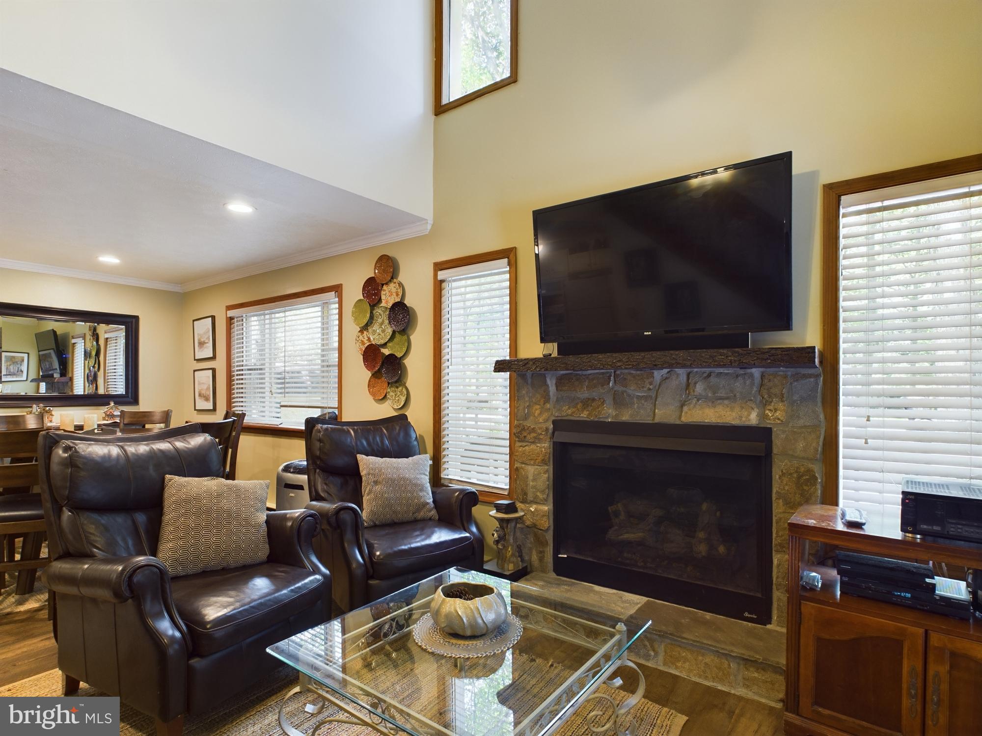 ARROWHEAD  LAKES - Residential