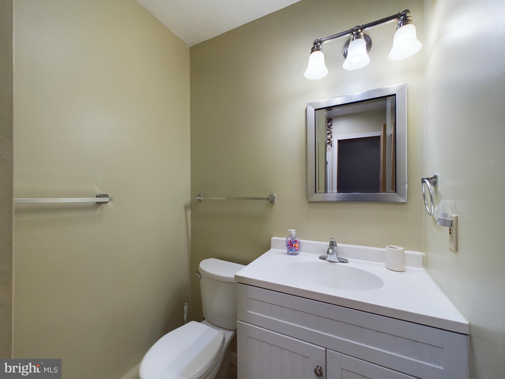 ARROWHEAD  LAKES - Residential