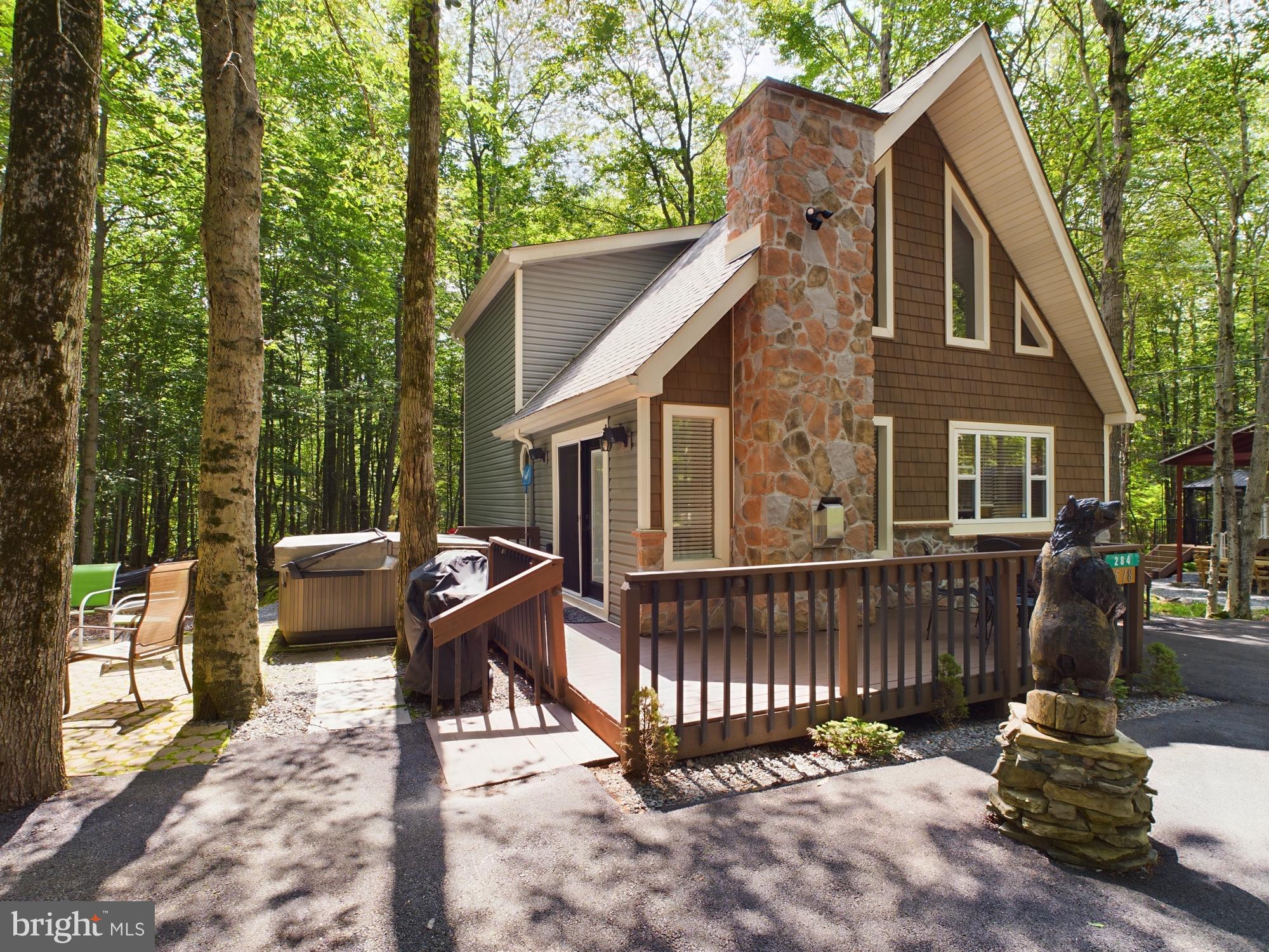ARROWHEAD  LAKES - Residential
