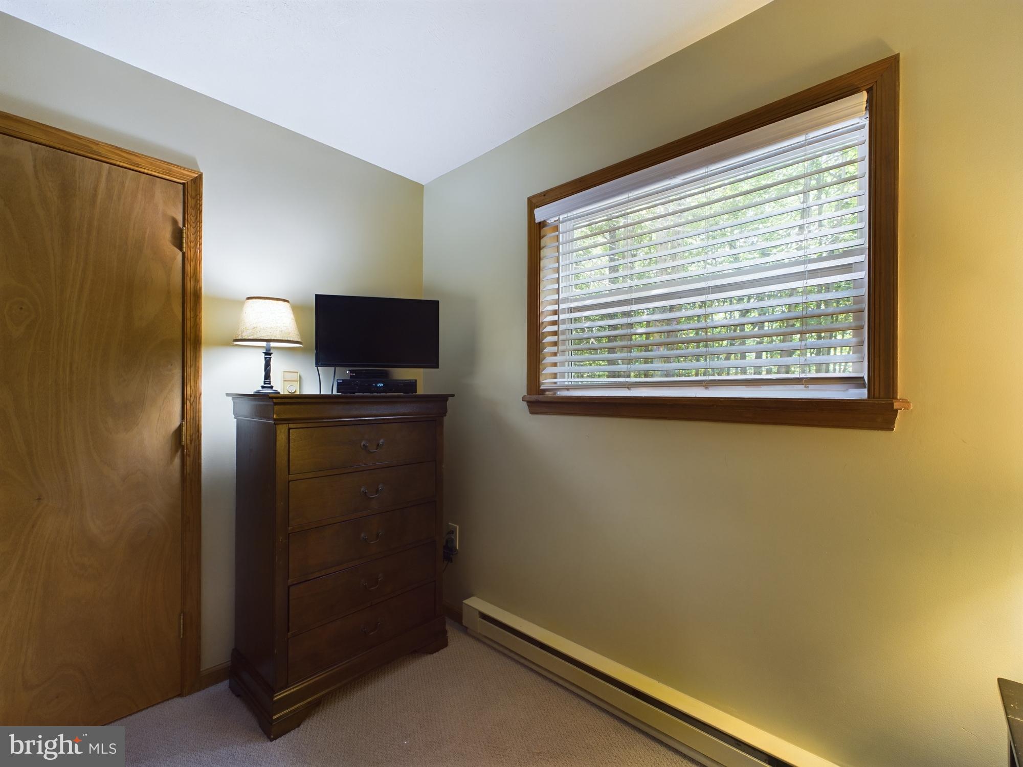 ARROWHEAD  LAKES - Residential