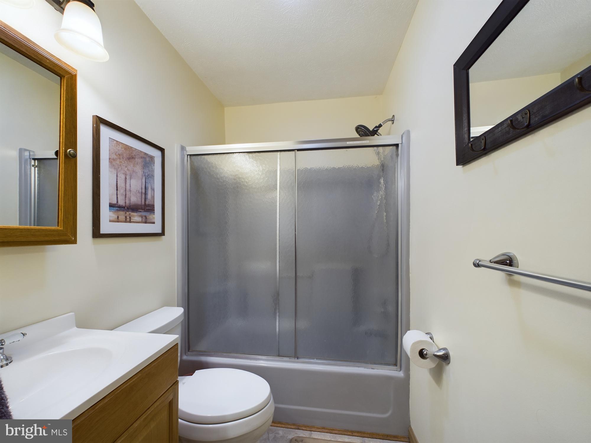 ARROWHEAD  LAKES - Residential
