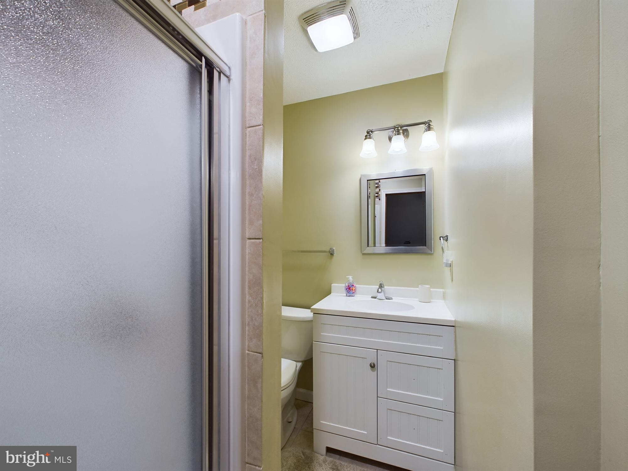 ARROWHEAD  LAKES - Residential
