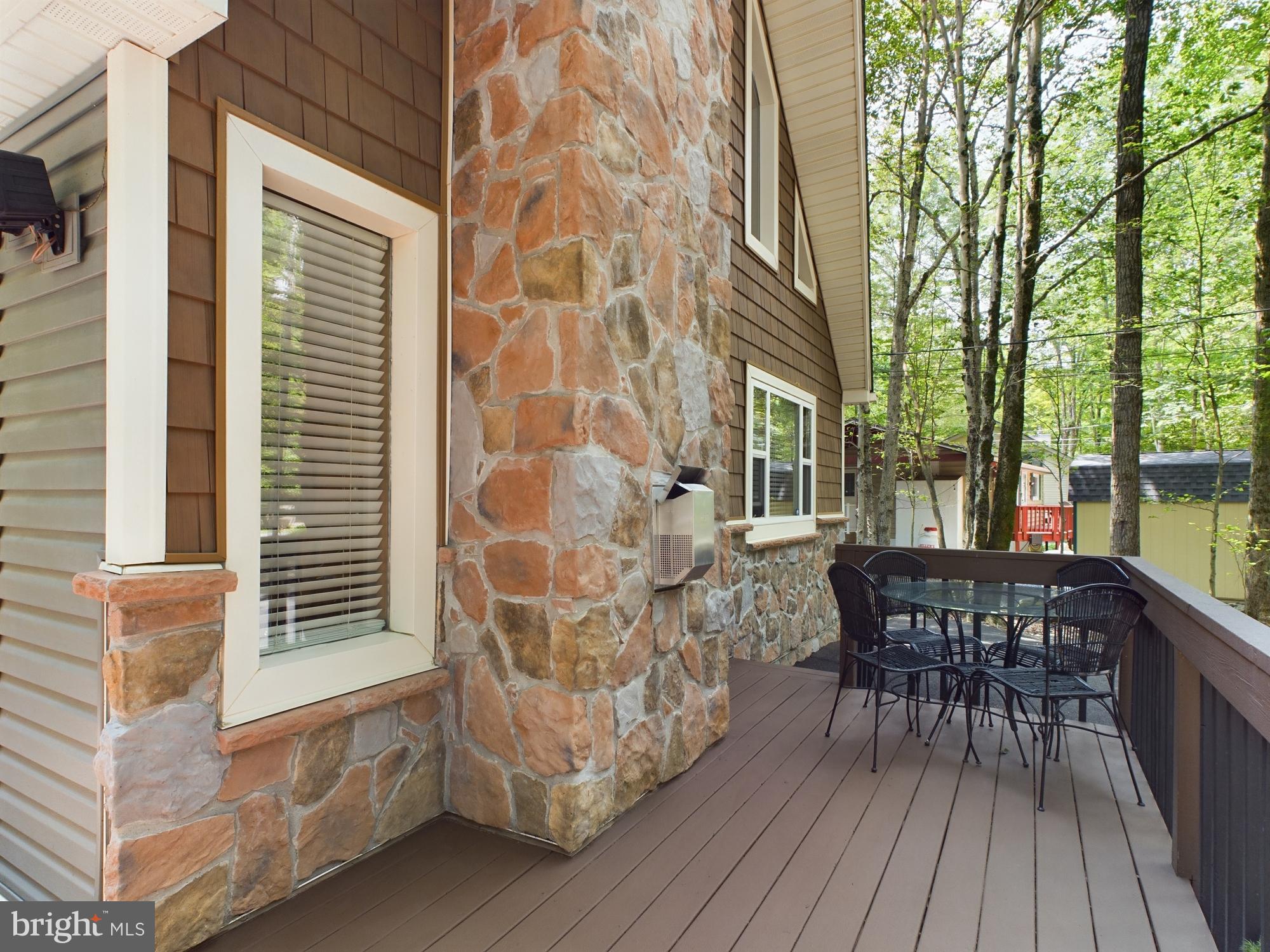 ARROWHEAD  LAKES - Residential