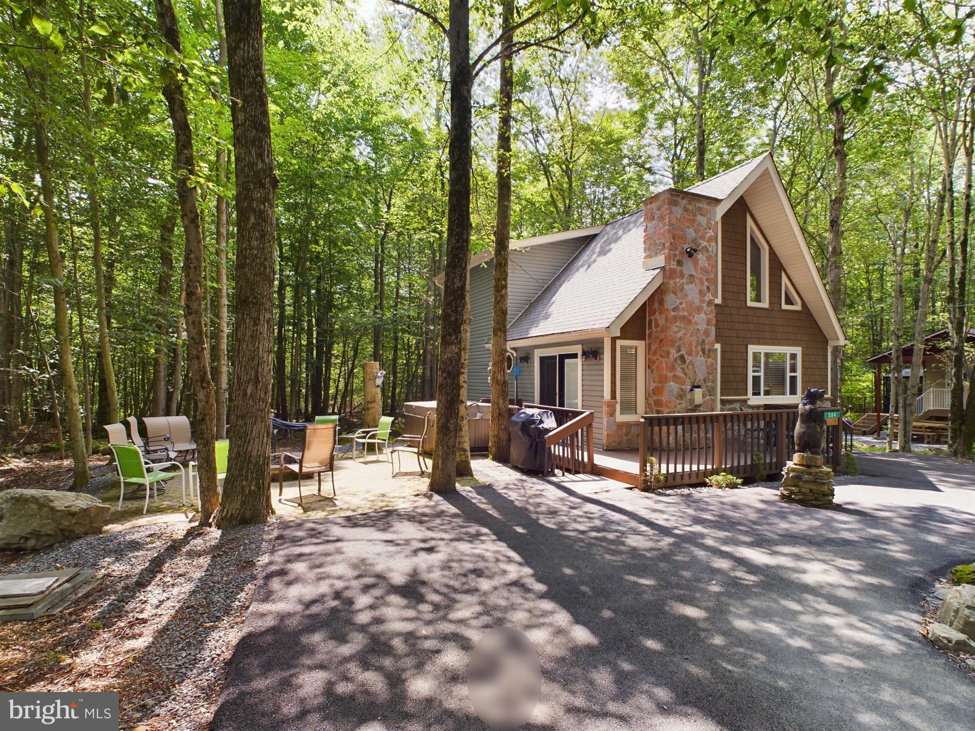 ARROWHEAD  LAKES - Residential