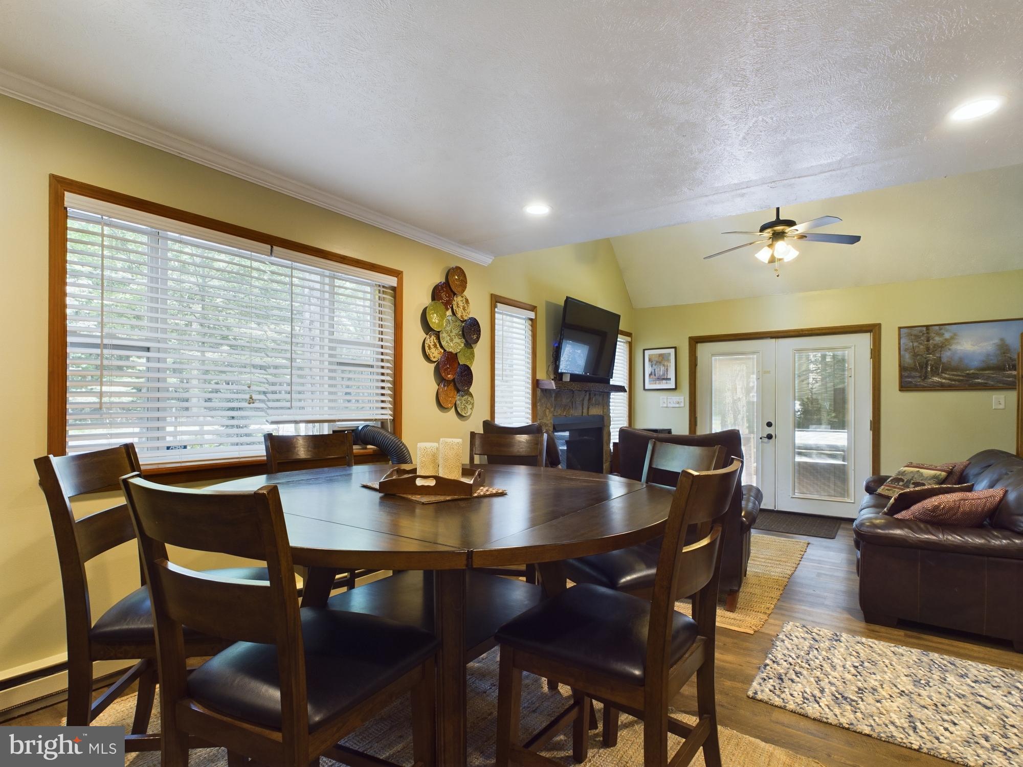 ARROWHEAD  LAKES - Residential
