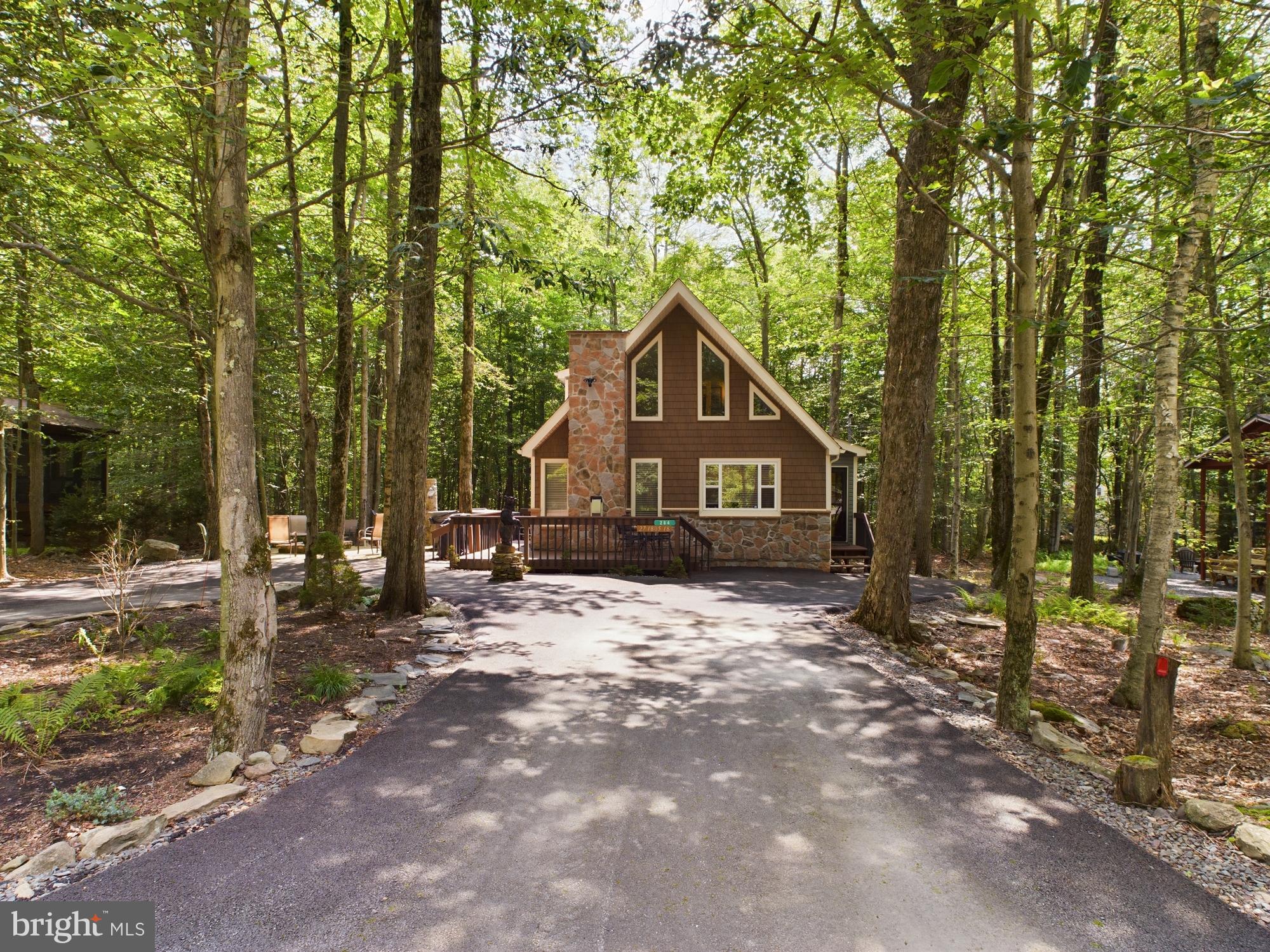 ARROWHEAD  LAKES - Residential