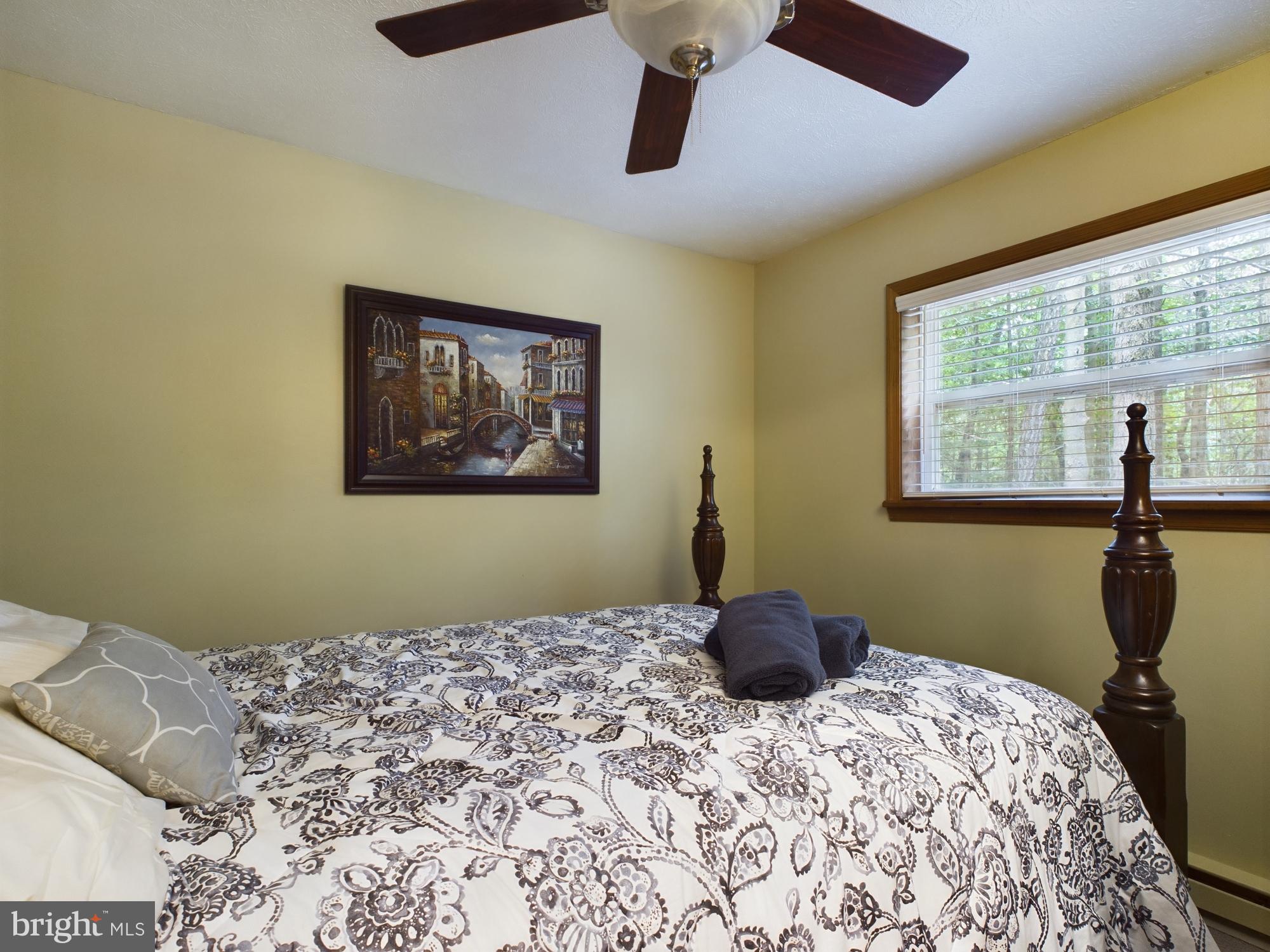 ARROWHEAD  LAKES - Residential