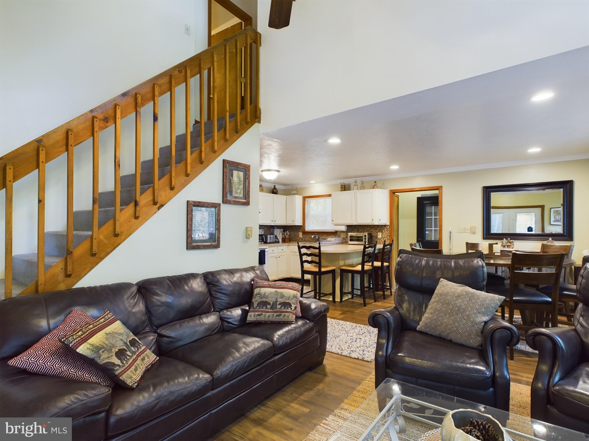 ARROWHEAD  LAKES - Residential