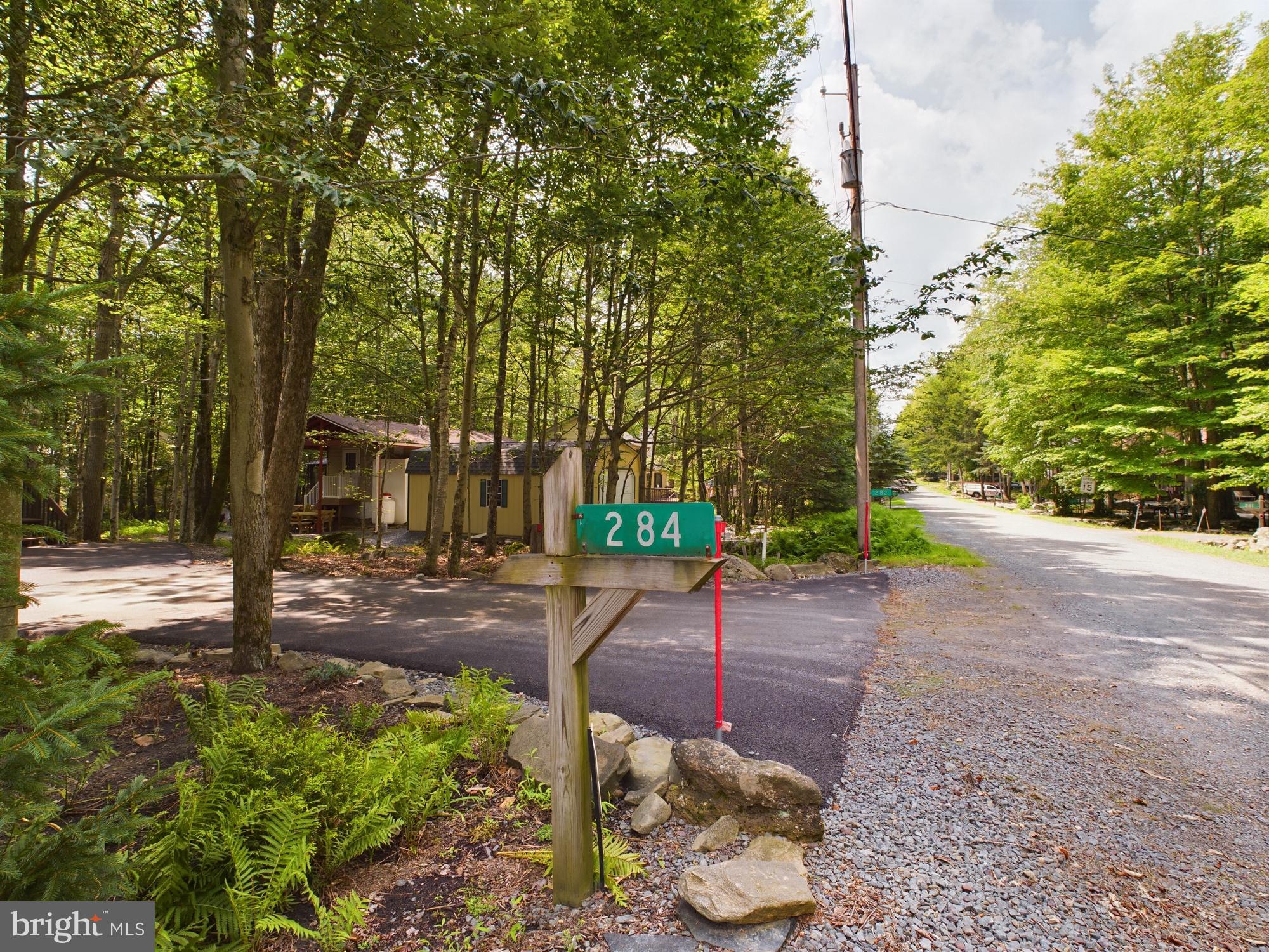 ARROWHEAD  LAKES - Residential