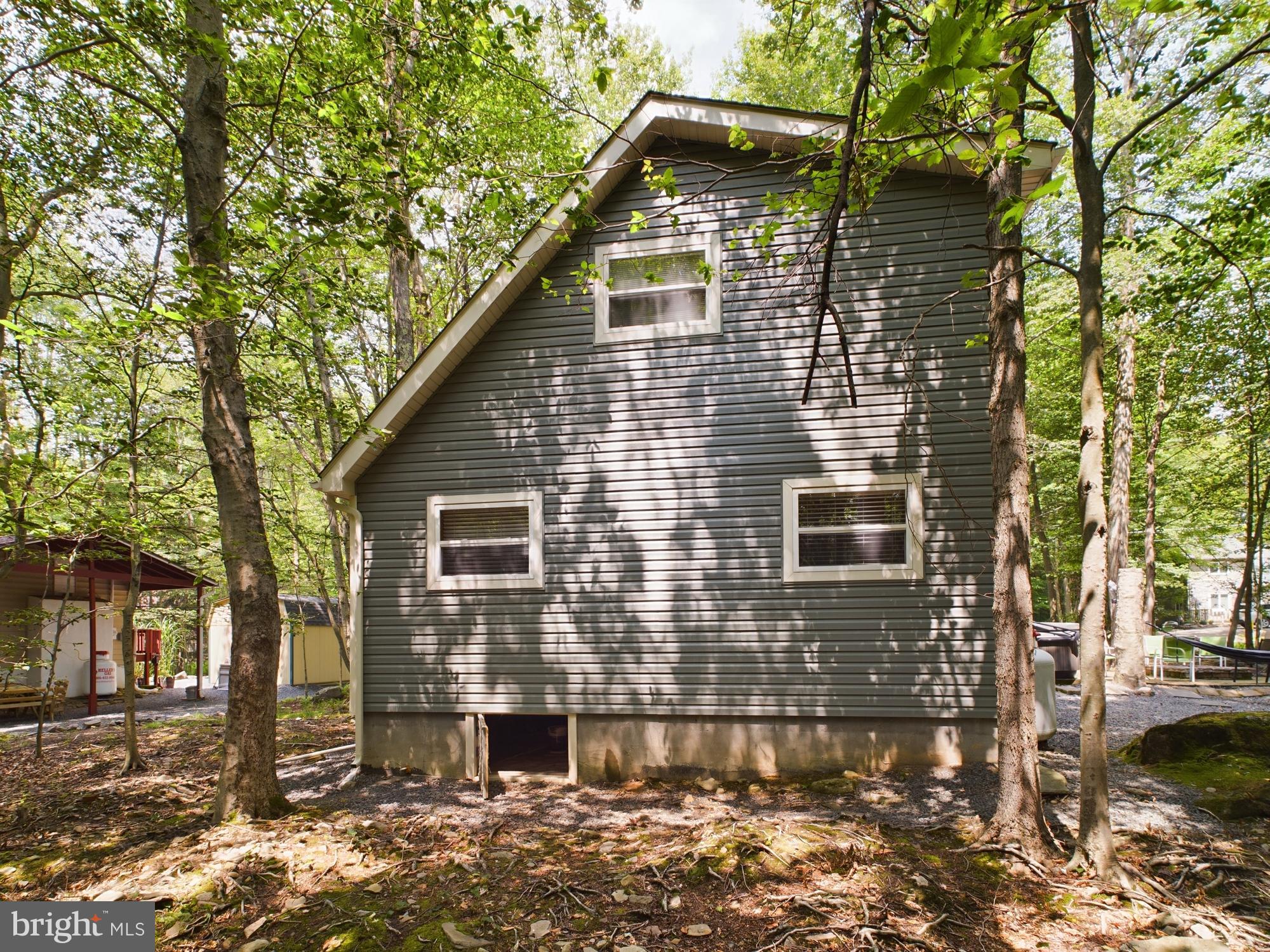 ARROWHEAD  LAKES - Residential