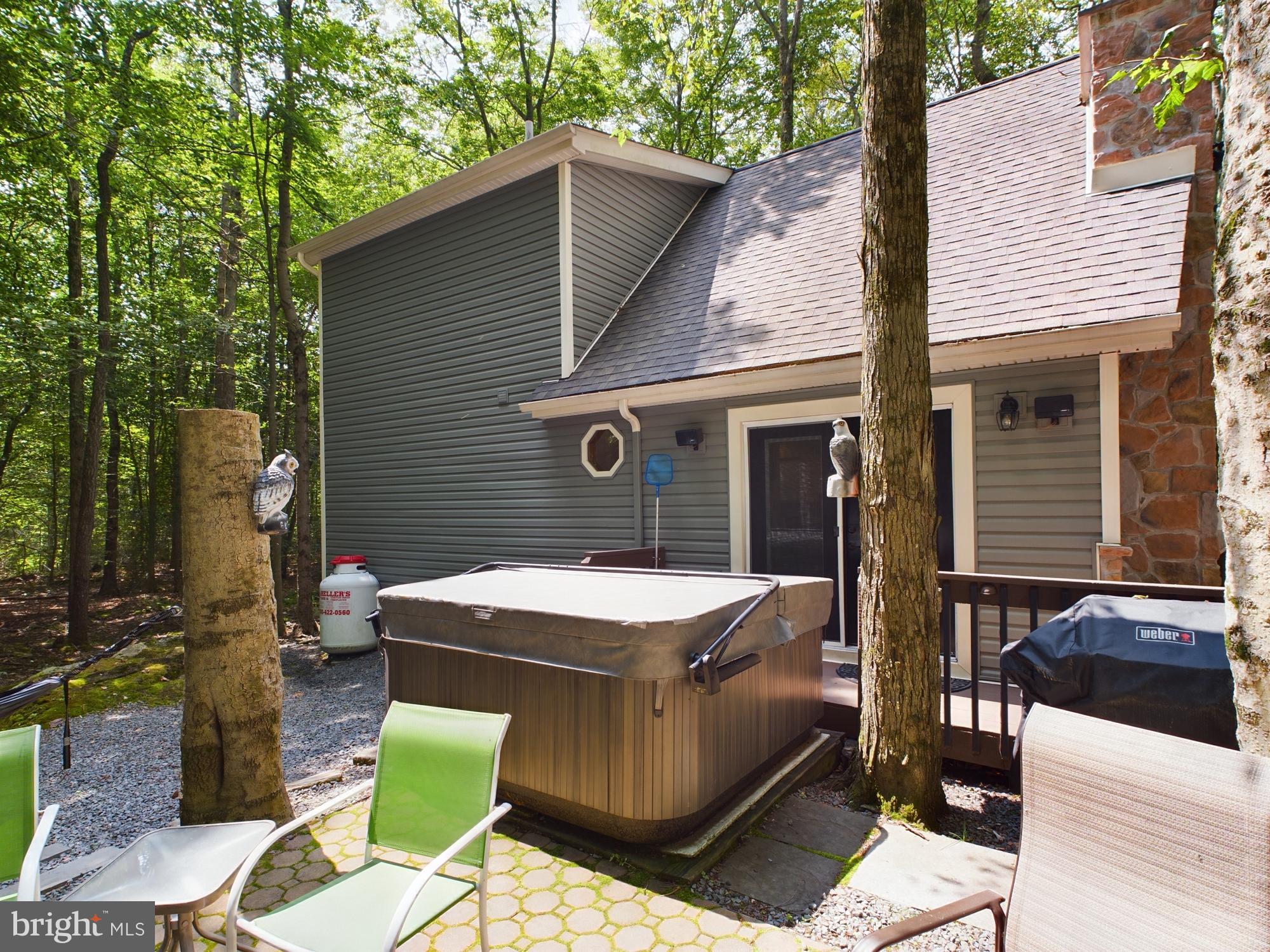 ARROWHEAD  LAKES - Residential
