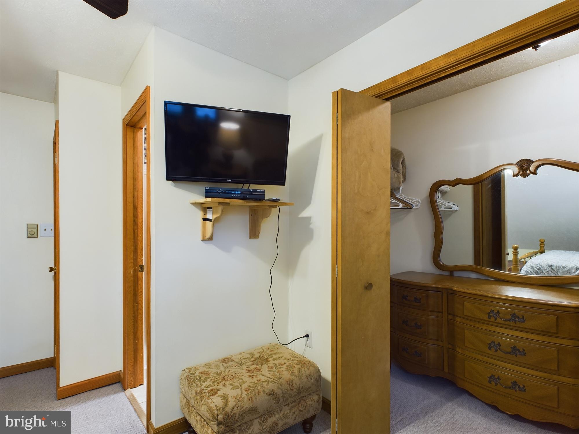 ARROWHEAD  LAKES - Residential
