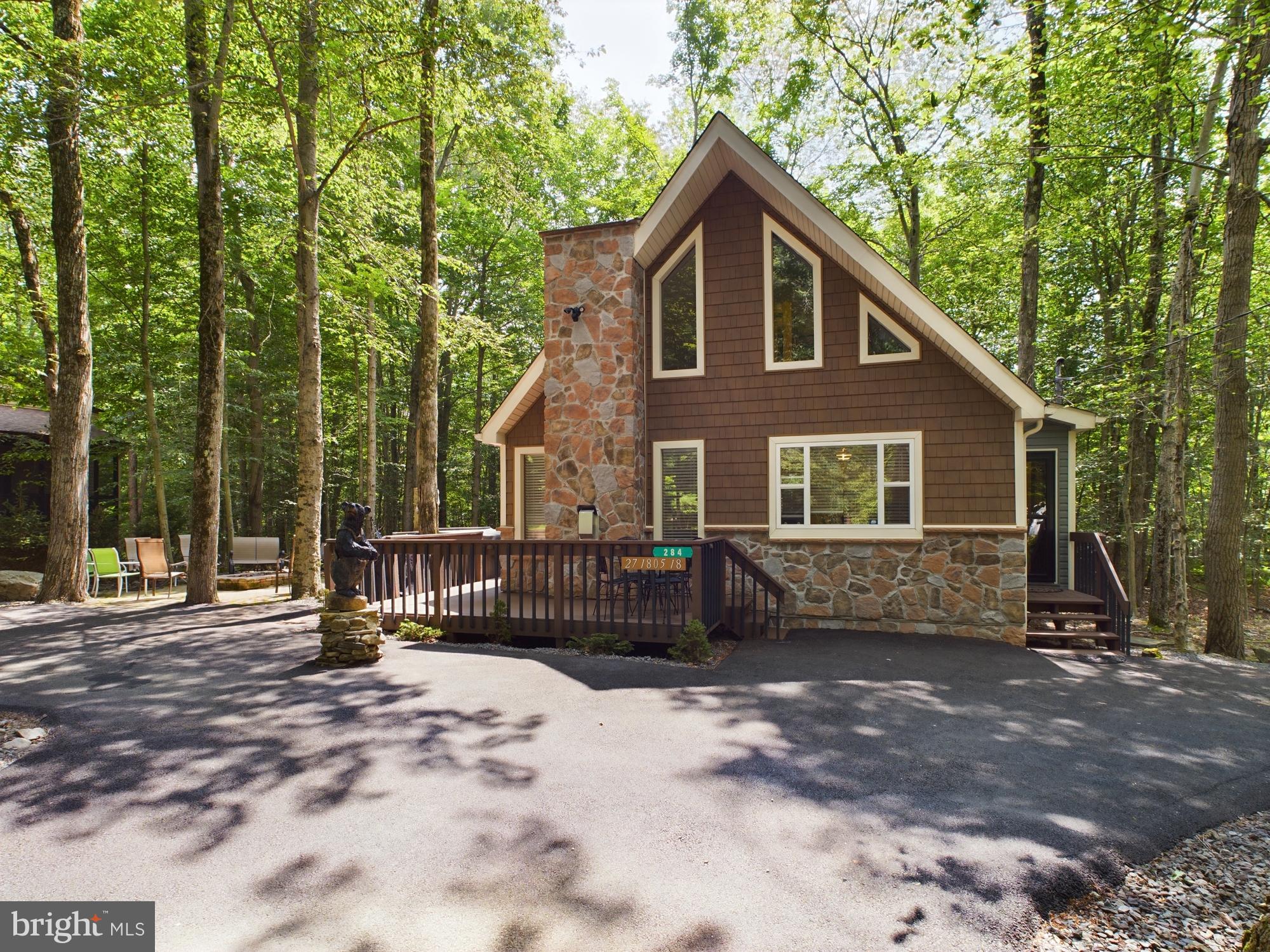 ARROWHEAD  LAKES - Residential