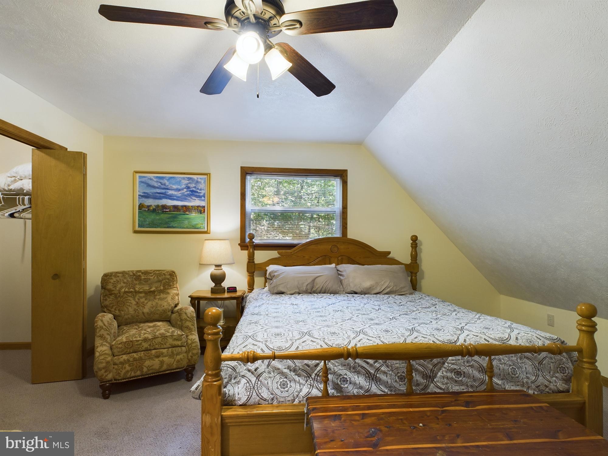 ARROWHEAD  LAKES - Residential