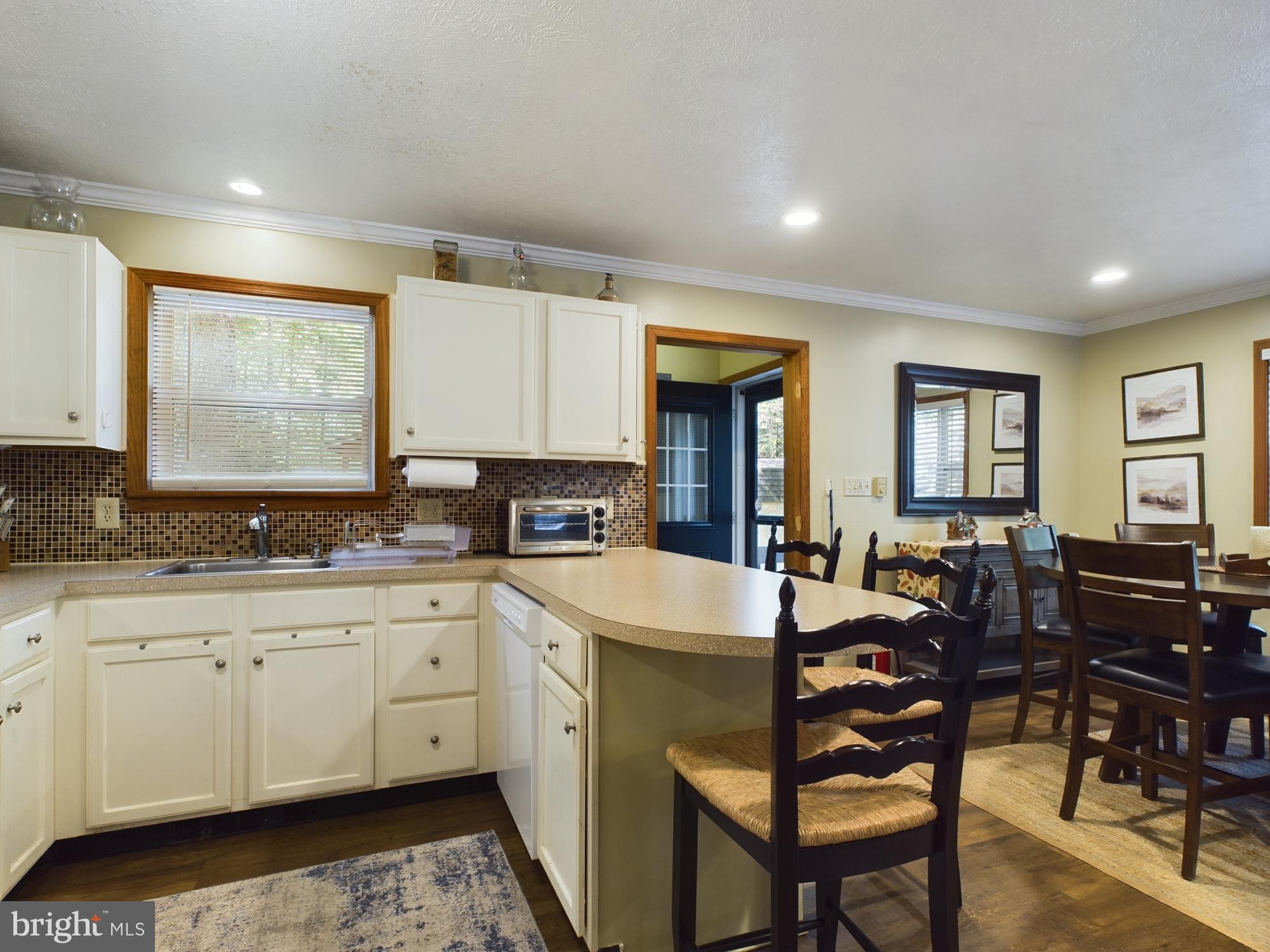 ARROWHEAD  LAKES - Residential