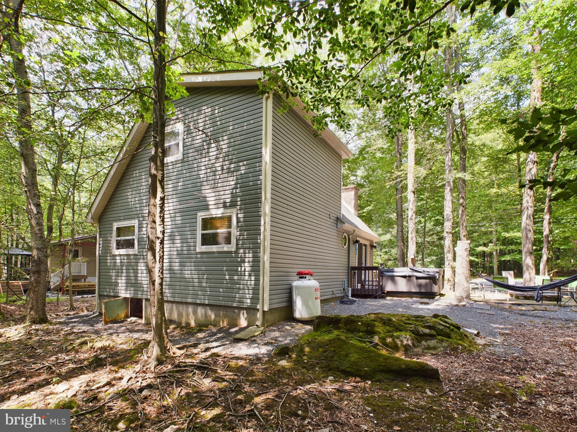 ARROWHEAD  LAKES - Residential
