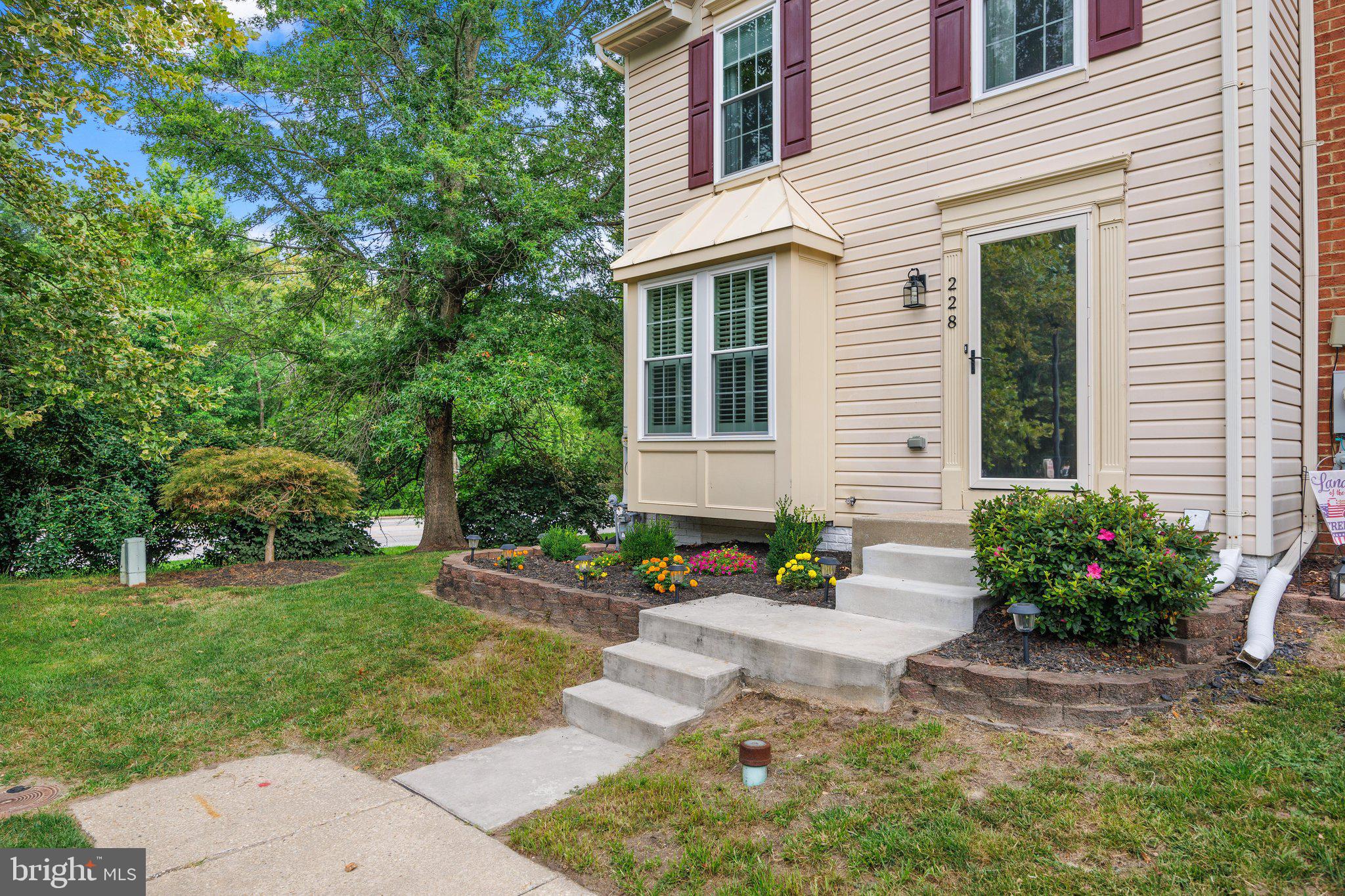 228 FOXTREE DRIVE
