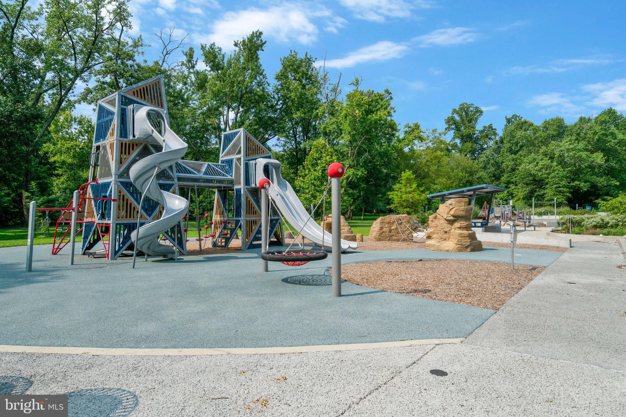 MADISON CONDOMINIUM - Residential