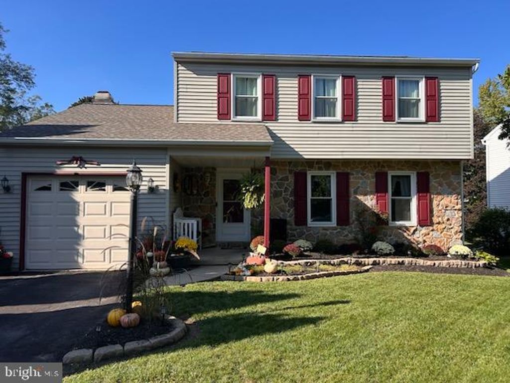 Photo of 409 5th Ave, PARKESBURG, PA 19365 (MLS # PACT2110732)