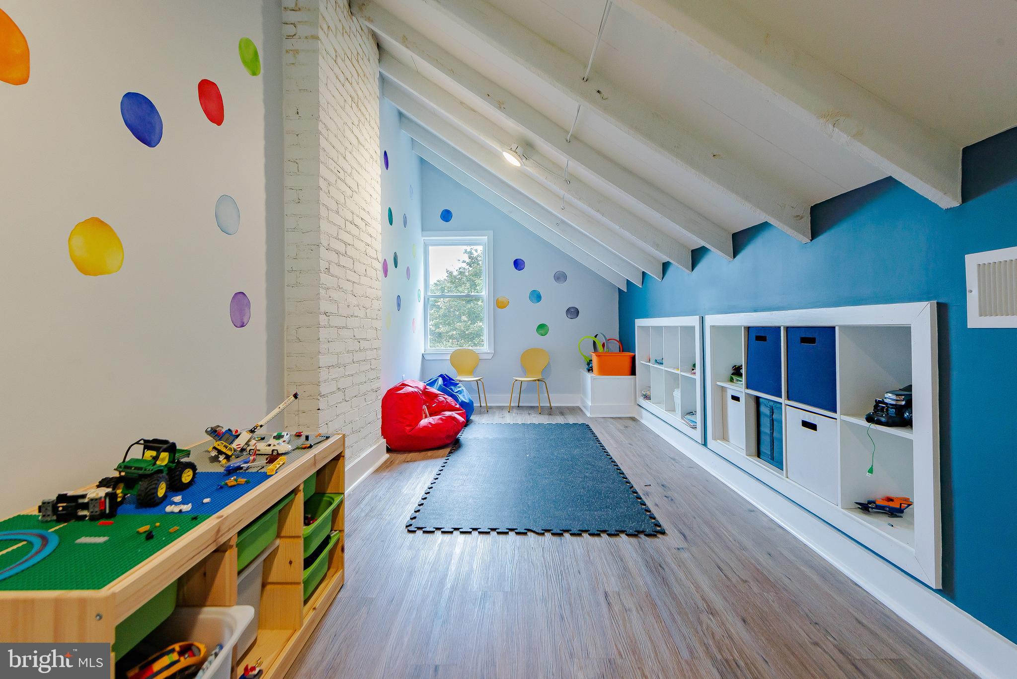 HOES HEIGHTS - Residential Lease