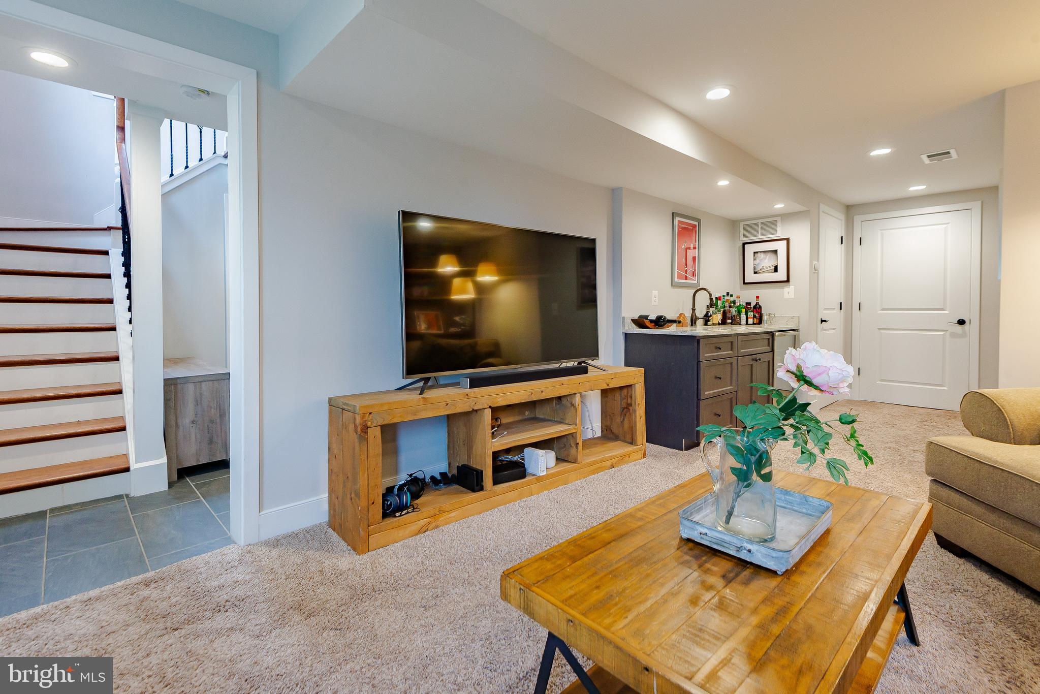 HOES HEIGHTS - Residential Lease