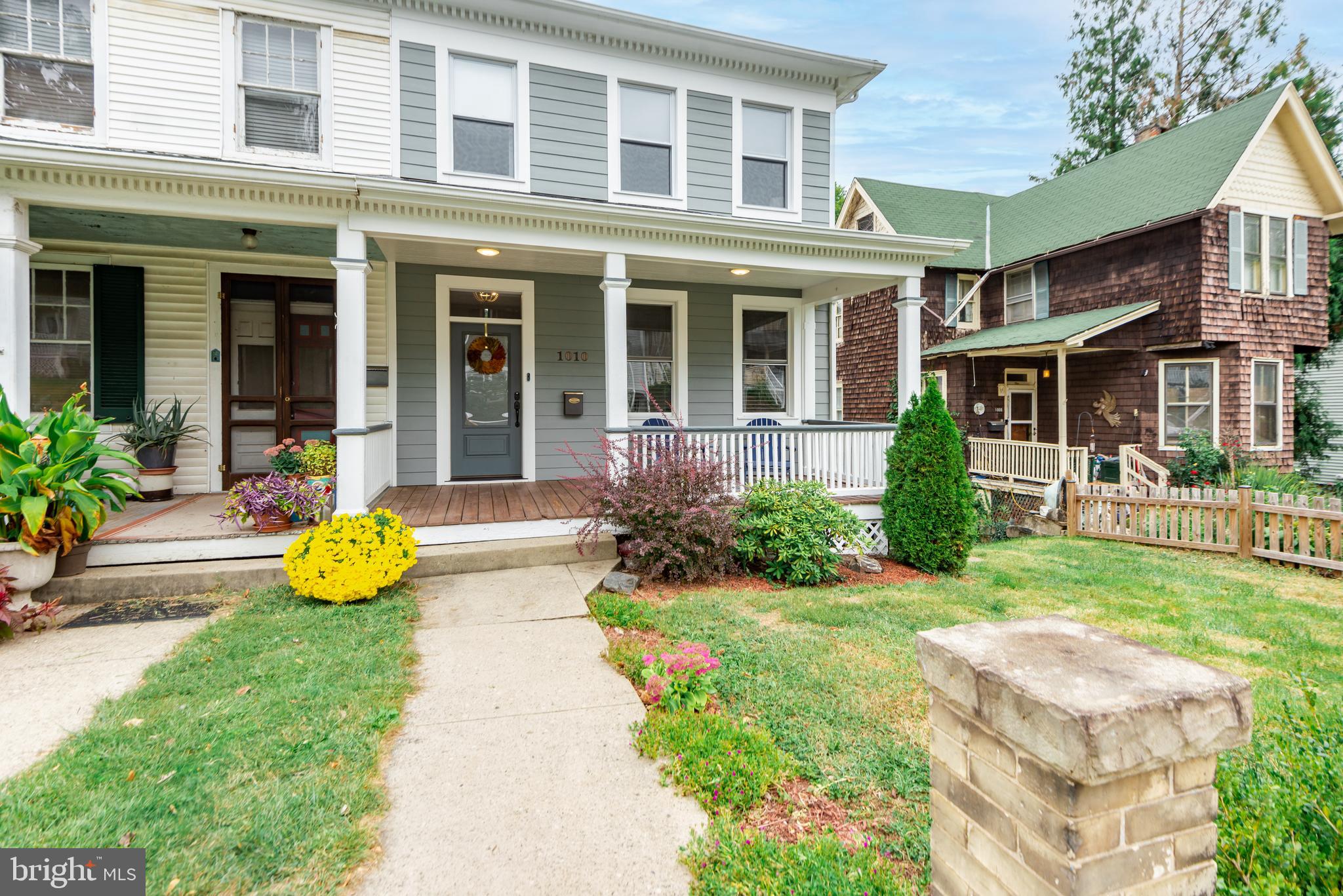 HOES HEIGHTS - Residential Lease