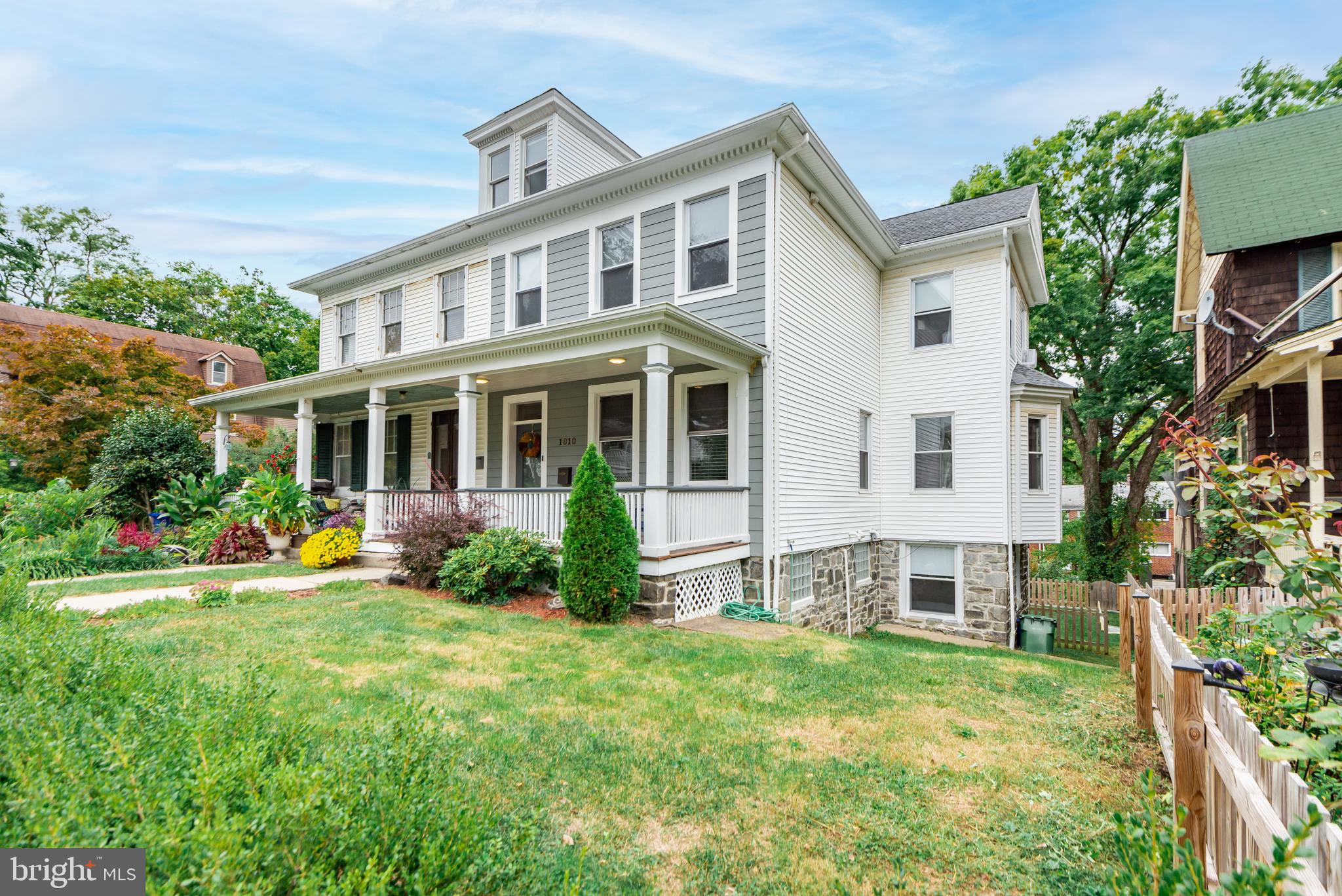 HOES HEIGHTS - Residential Lease