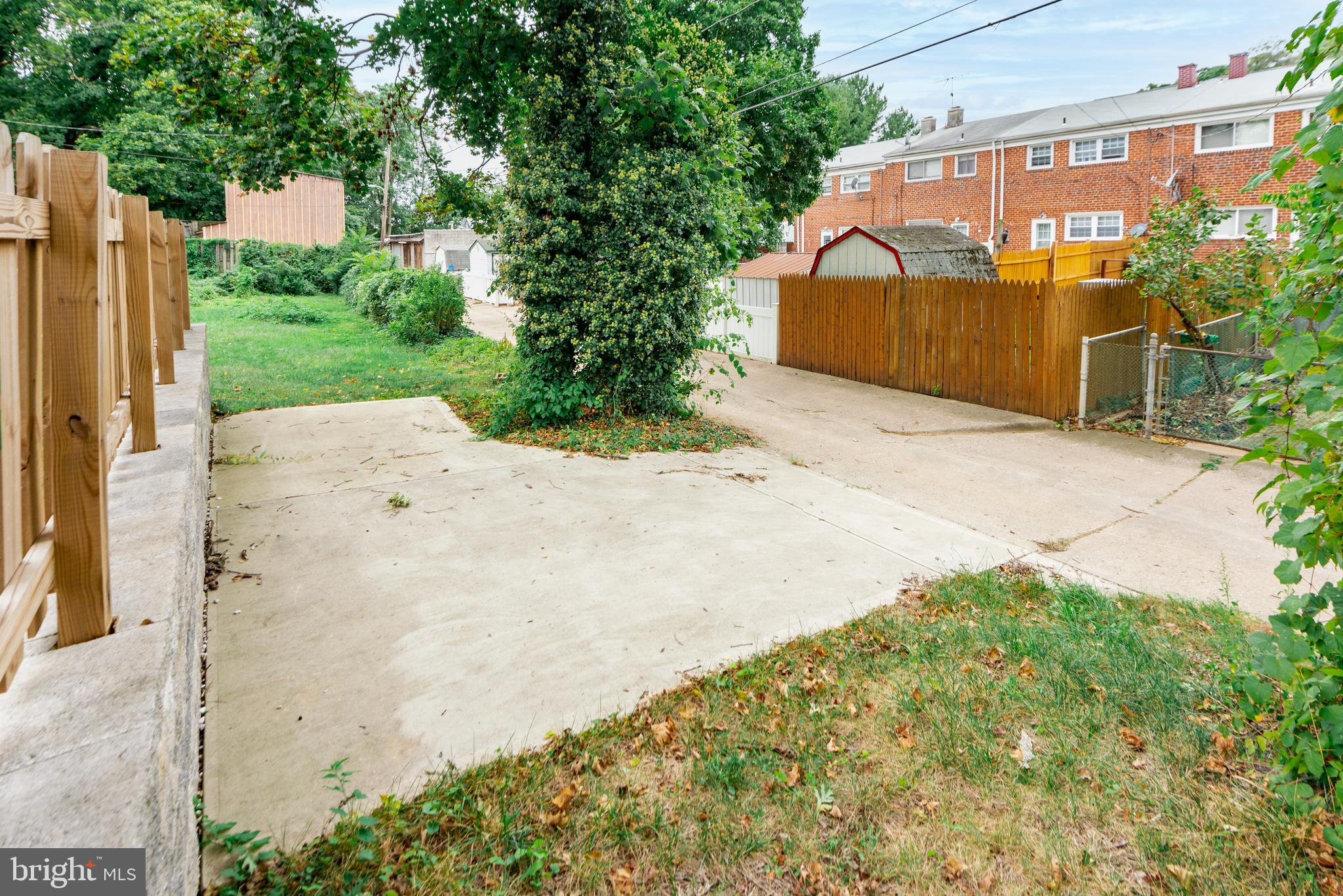 HOES HEIGHTS - Residential Lease