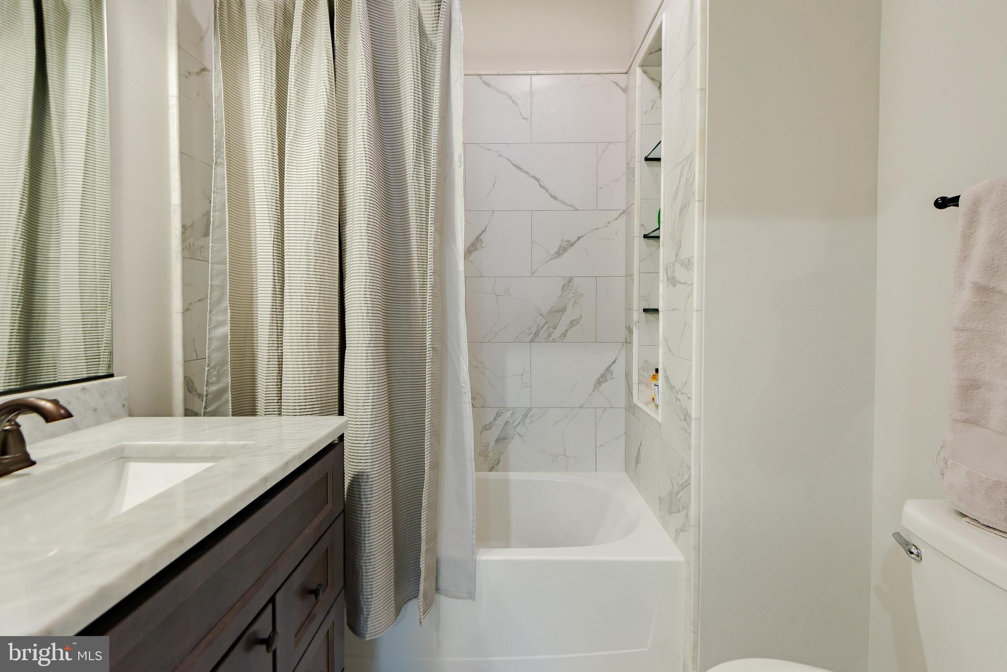 HOES HEIGHTS - Residential Lease