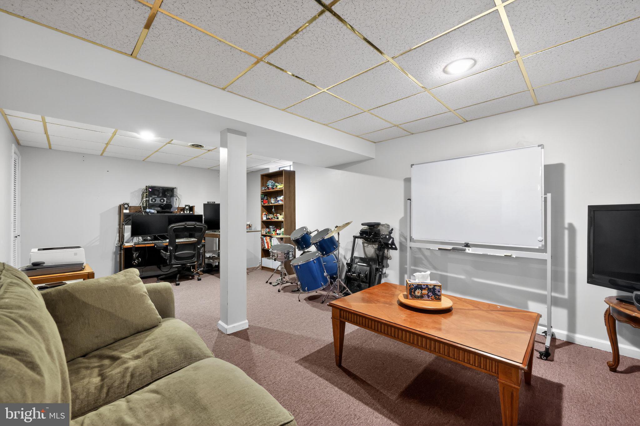 ASPEN WOODS - Residential