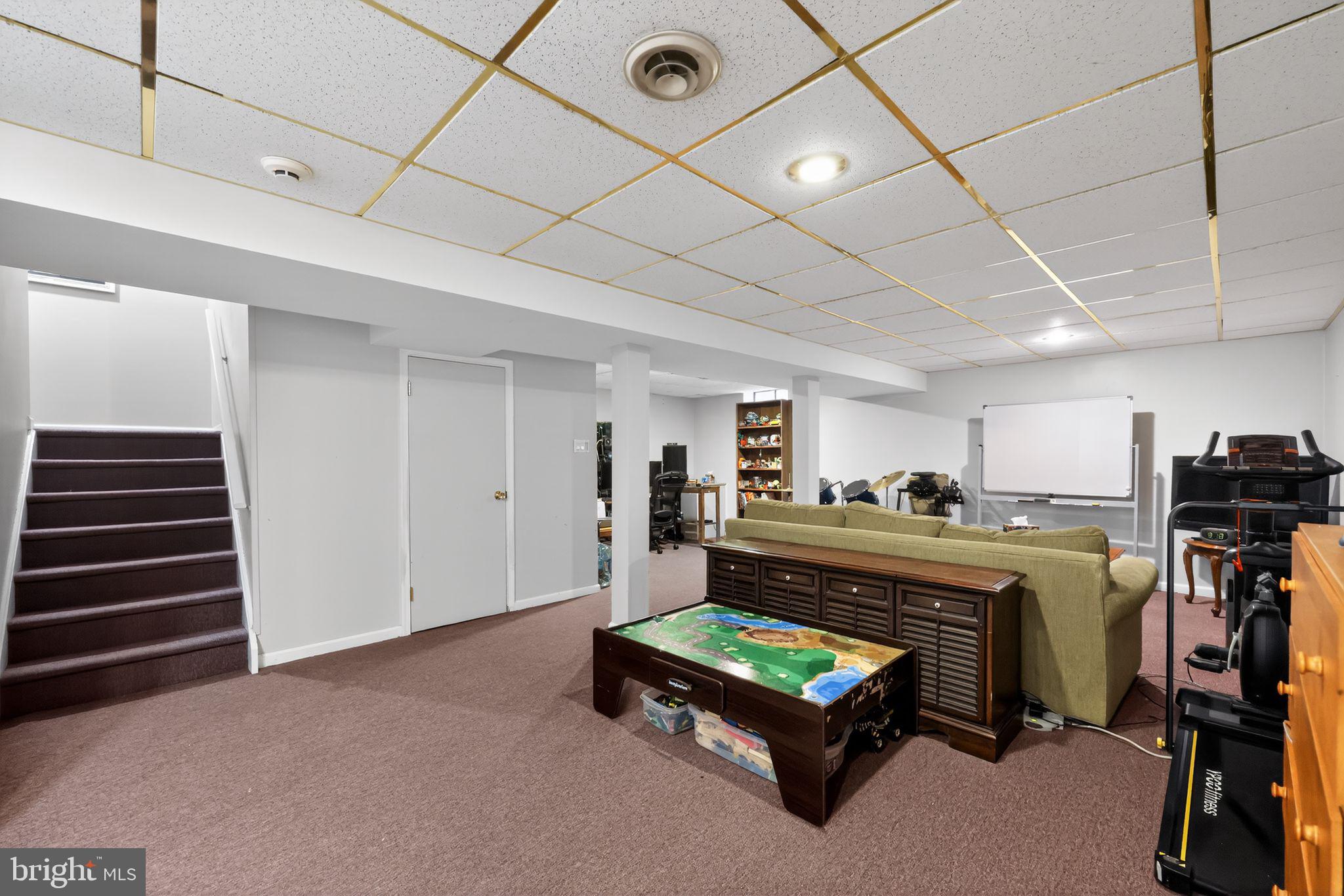 ASPEN WOODS - Residential