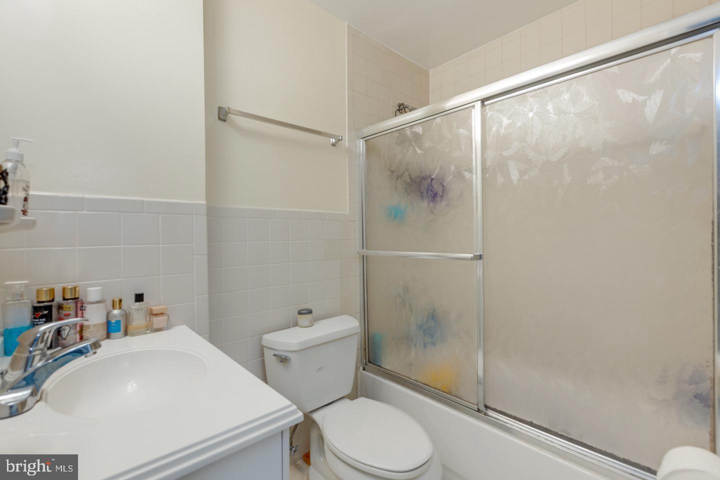 TYSONS TOWNES - Residential Lease