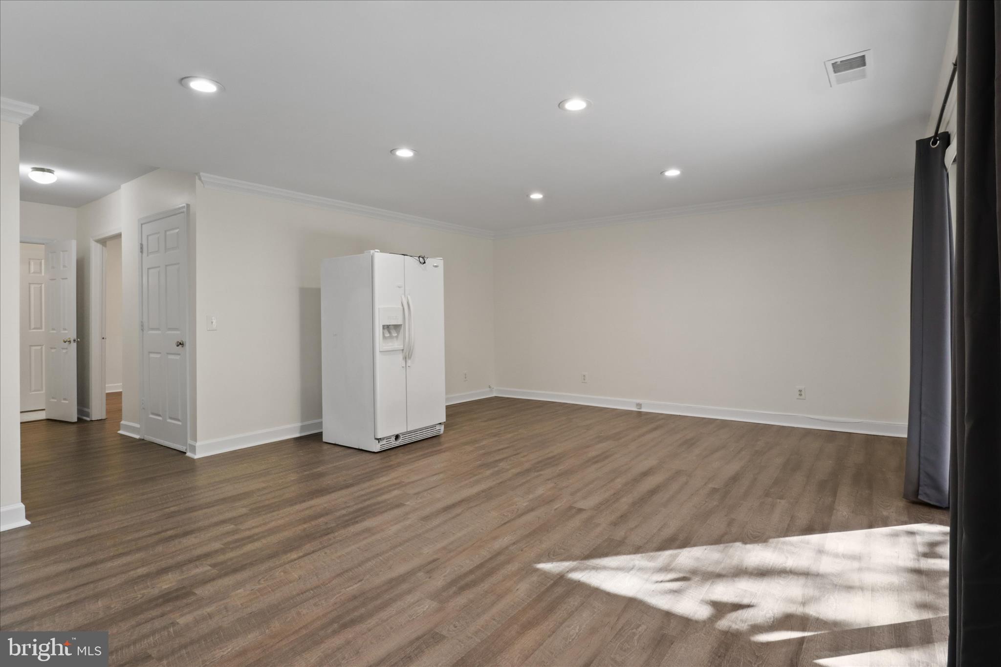 TYSONS TOWNES - Residential Lease