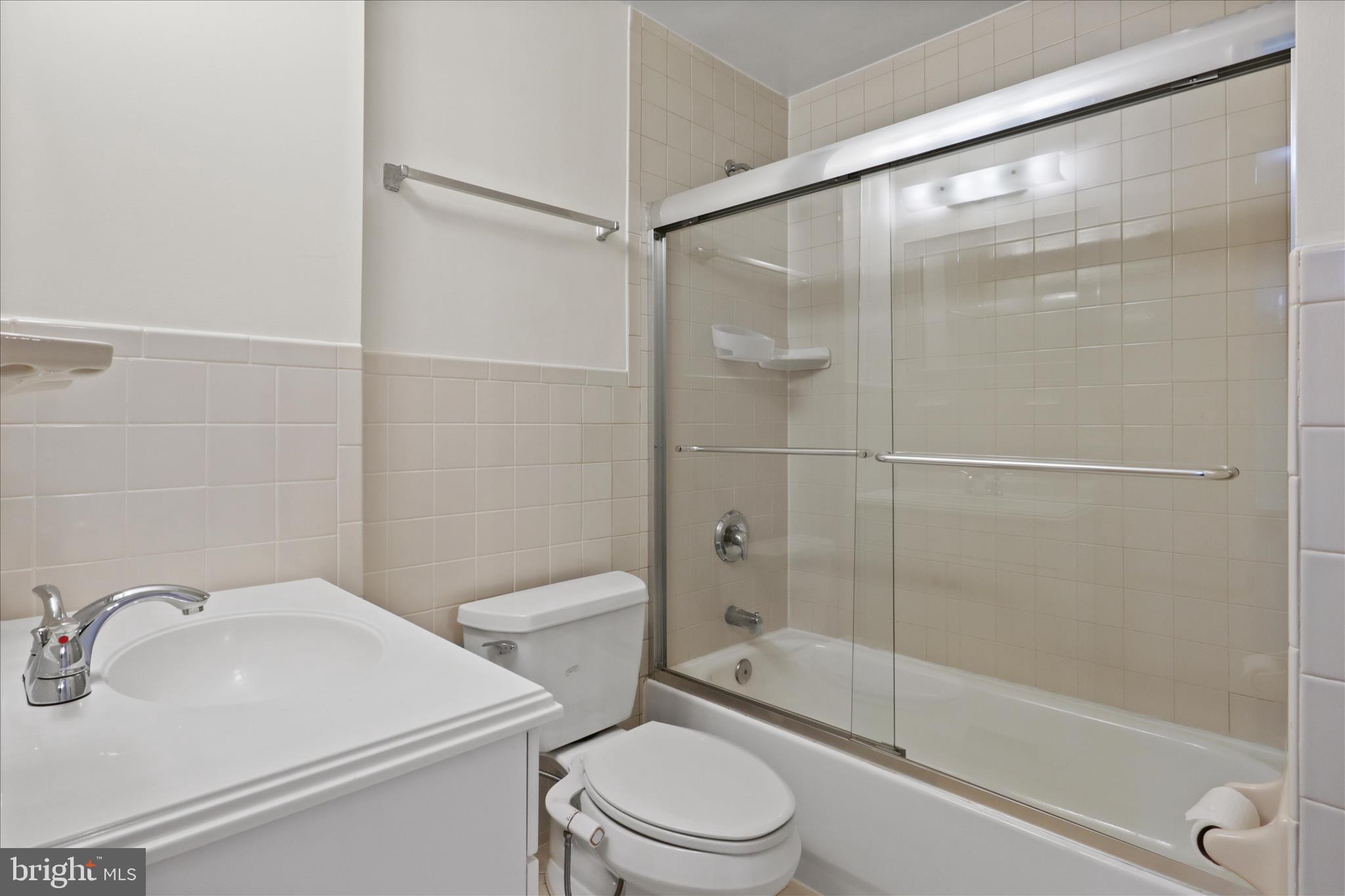 TYSONS TOWNES - Residential Lease